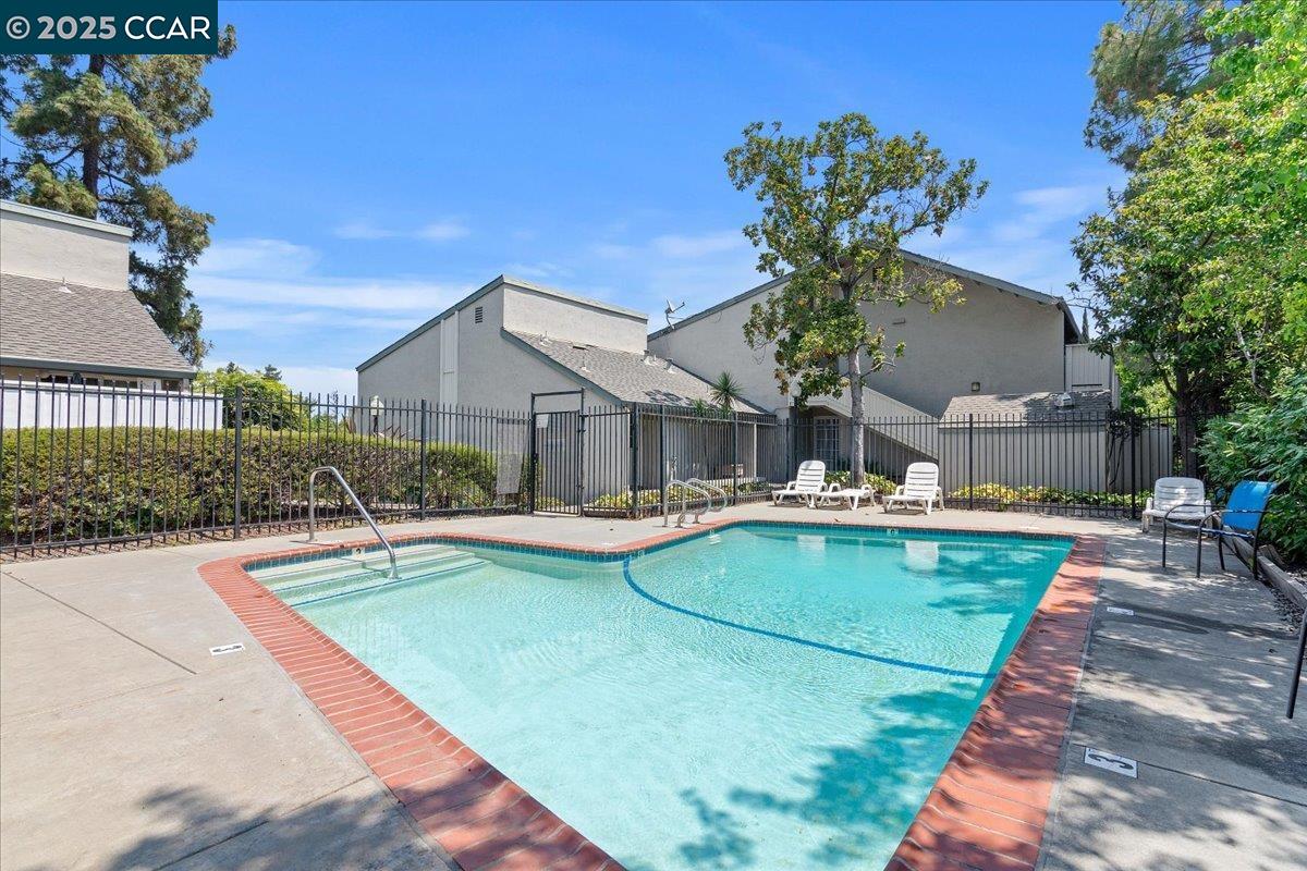 Detail Gallery Image 26 of 26 For 2420 Pleasant Hill Rd #4,  Pleasant Hill,  CA 94523 - 3 Beds | 1/1 Baths