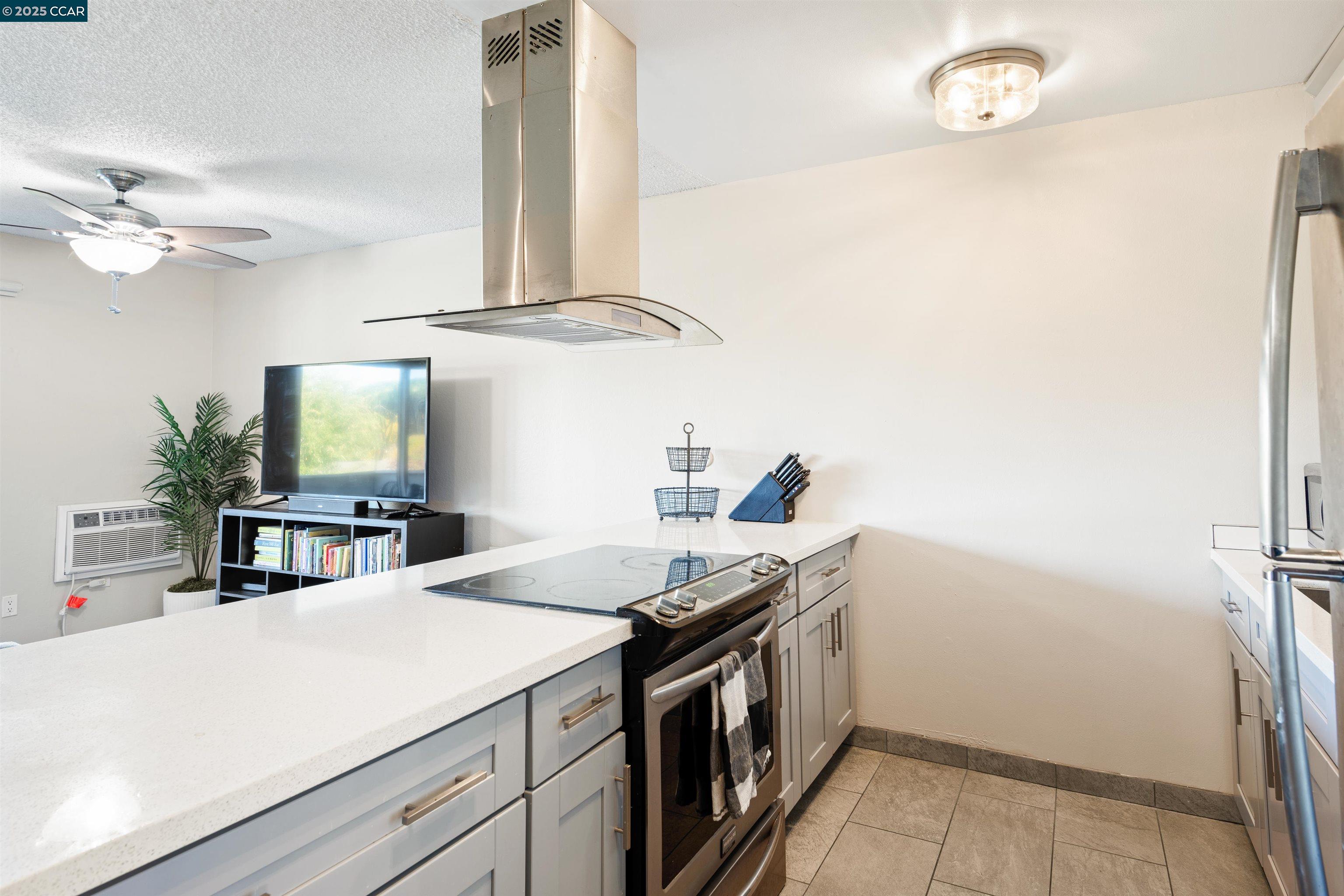 Detail Gallery Image 9 of 26 For 2420 Pleasant Hill Rd #4,  Pleasant Hill,  CA 94523 - 3 Beds | 1/1 Baths