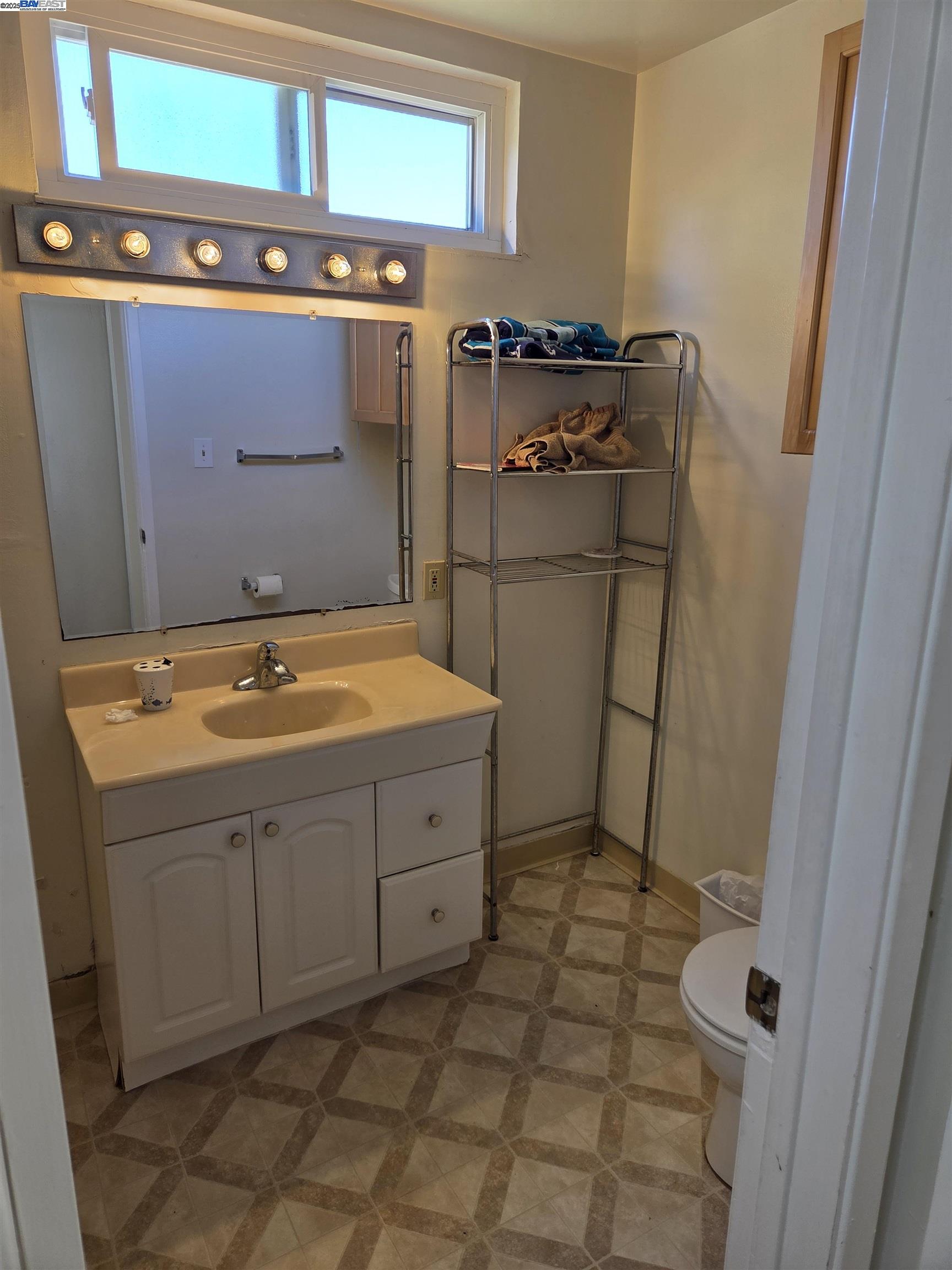 Detail Gallery Image 14 of 27 For 6198 Hancock Ave, San Jose,  CA 95123 - 4 Beds | 2 Baths