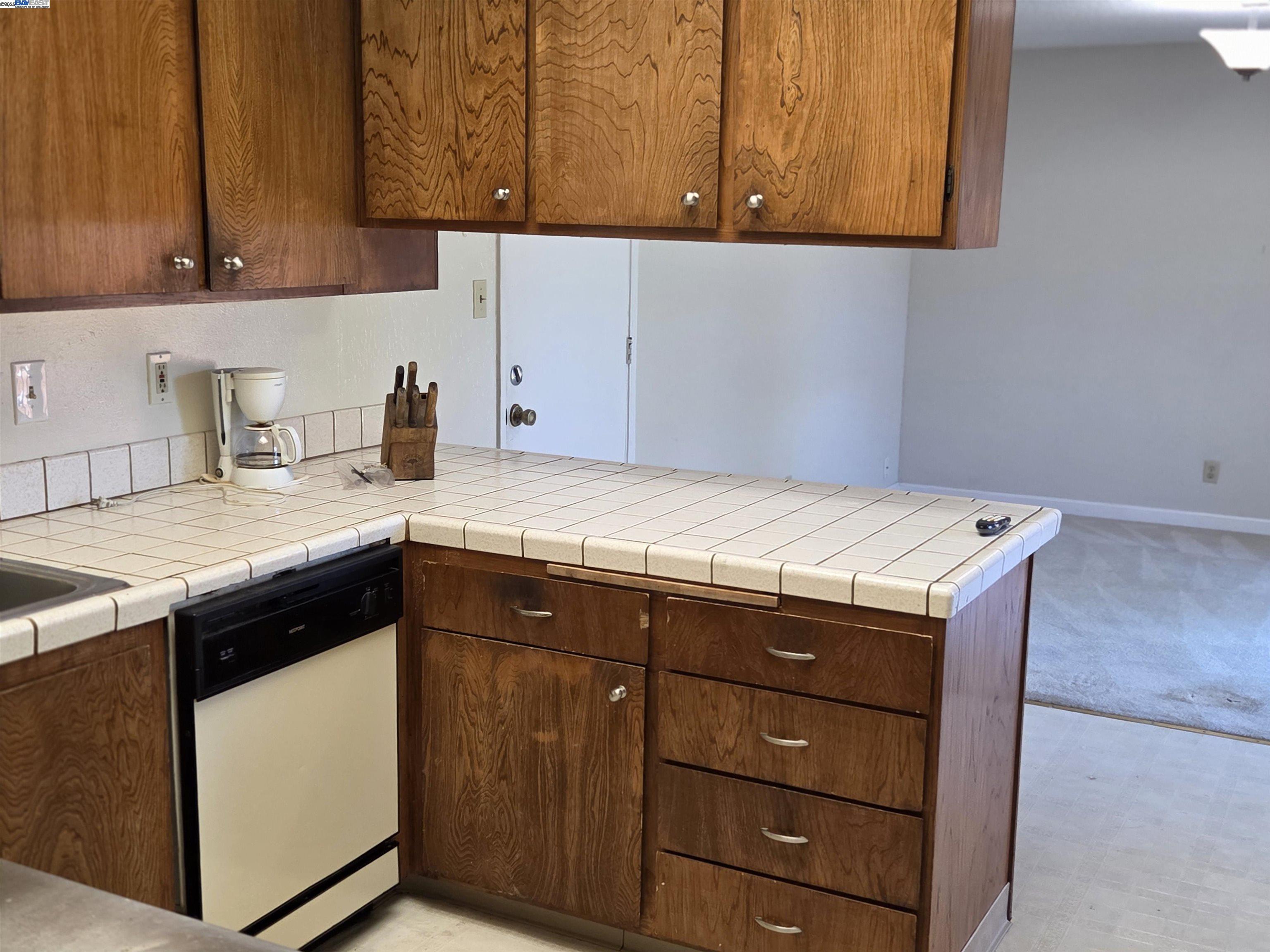 Detail Gallery Image 4 of 27 For 6198 Hancock Ave, San Jose,  CA 95123 - 4 Beds | 2 Baths