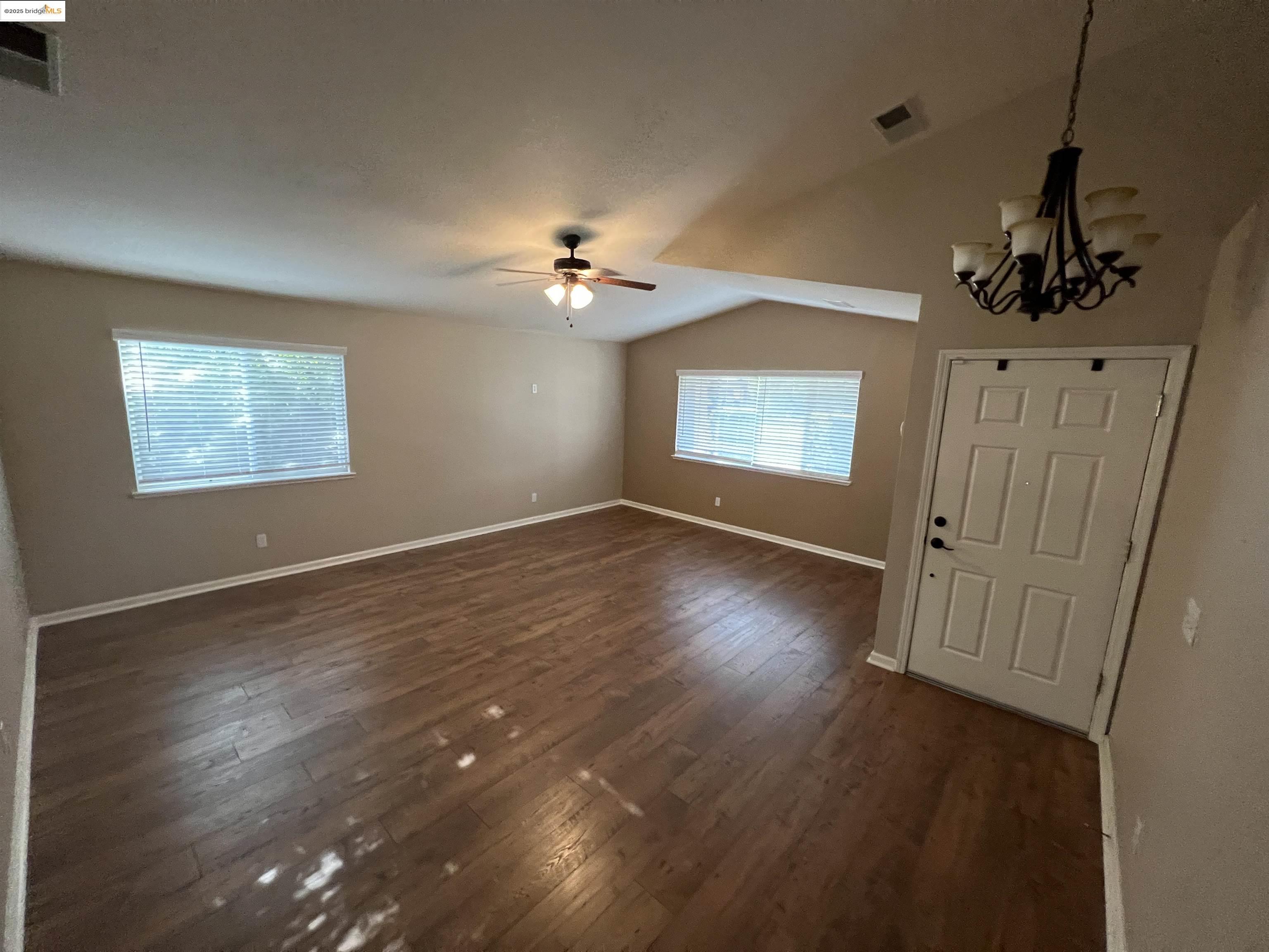 Detail Gallery Image 3 of 9 For 1511 Coventry Dr, Oakley,  CA 94561 - 4 Beds | 2 Baths