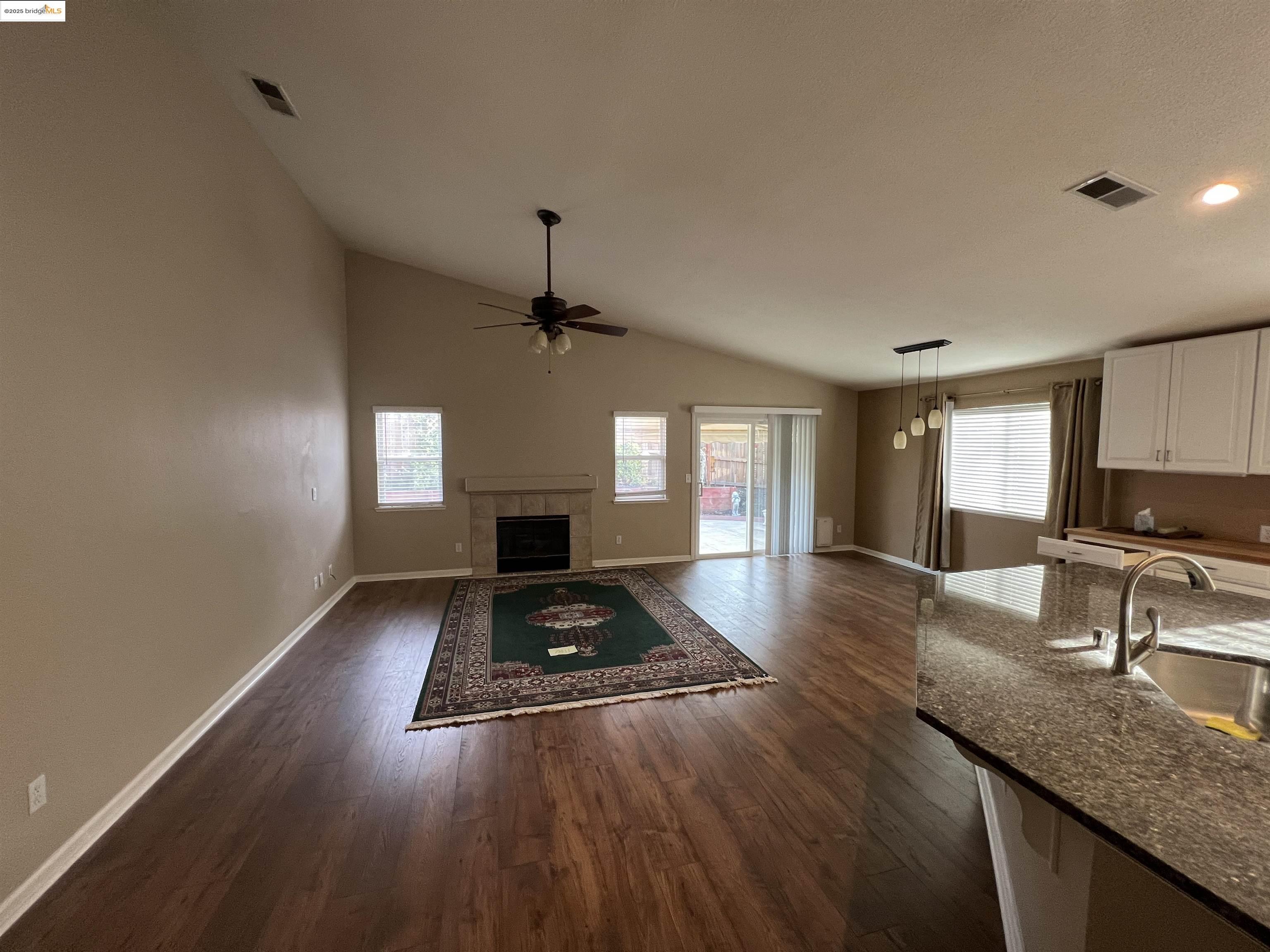 Detail Gallery Image 4 of 9 For 1511 Coventry Dr, Oakley,  CA 94561 - 4 Beds | 2 Baths