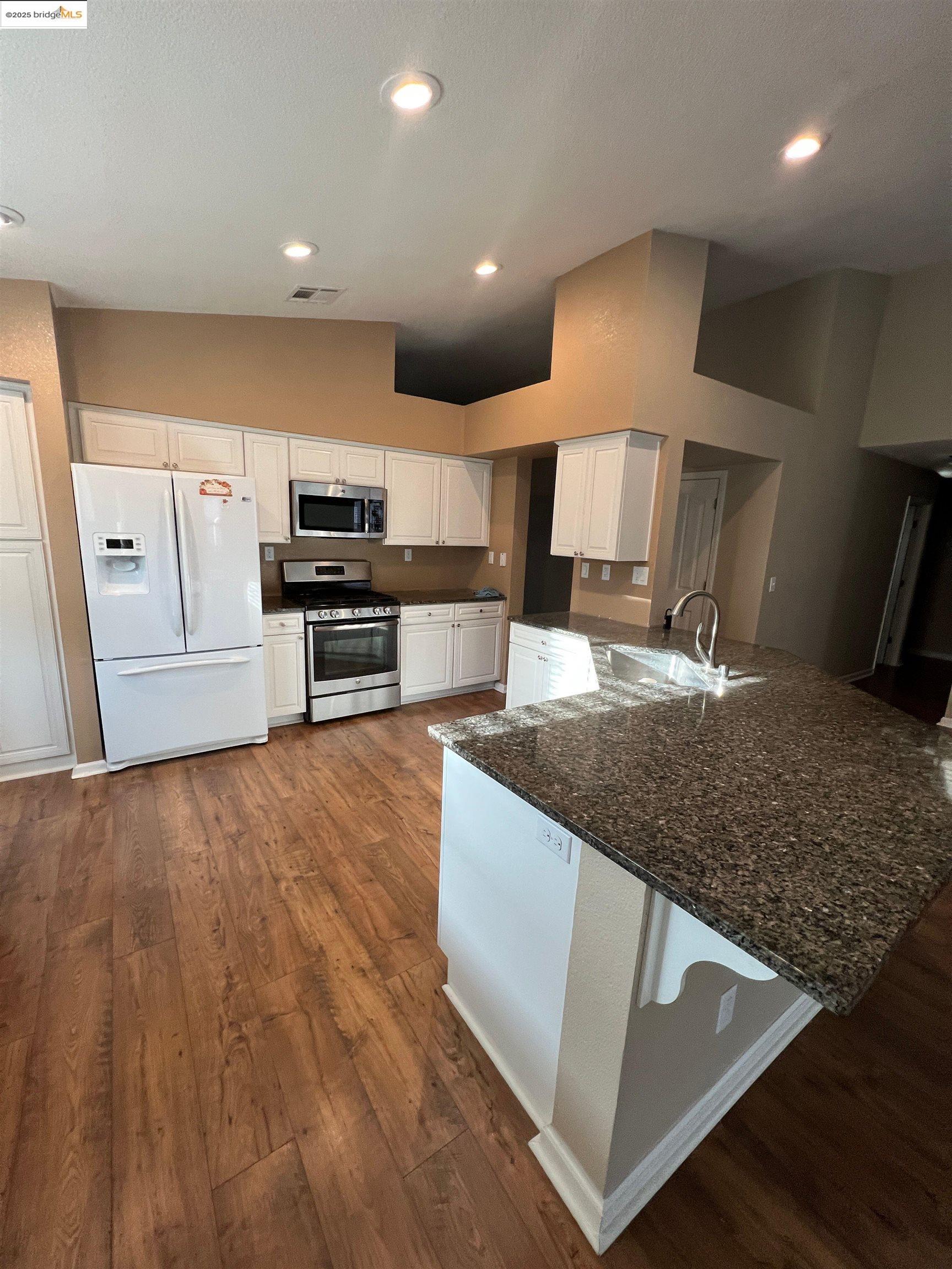 Detail Gallery Image 5 of 9 For 1511 Coventry Dr, Oakley,  CA 94561 - 4 Beds | 2 Baths