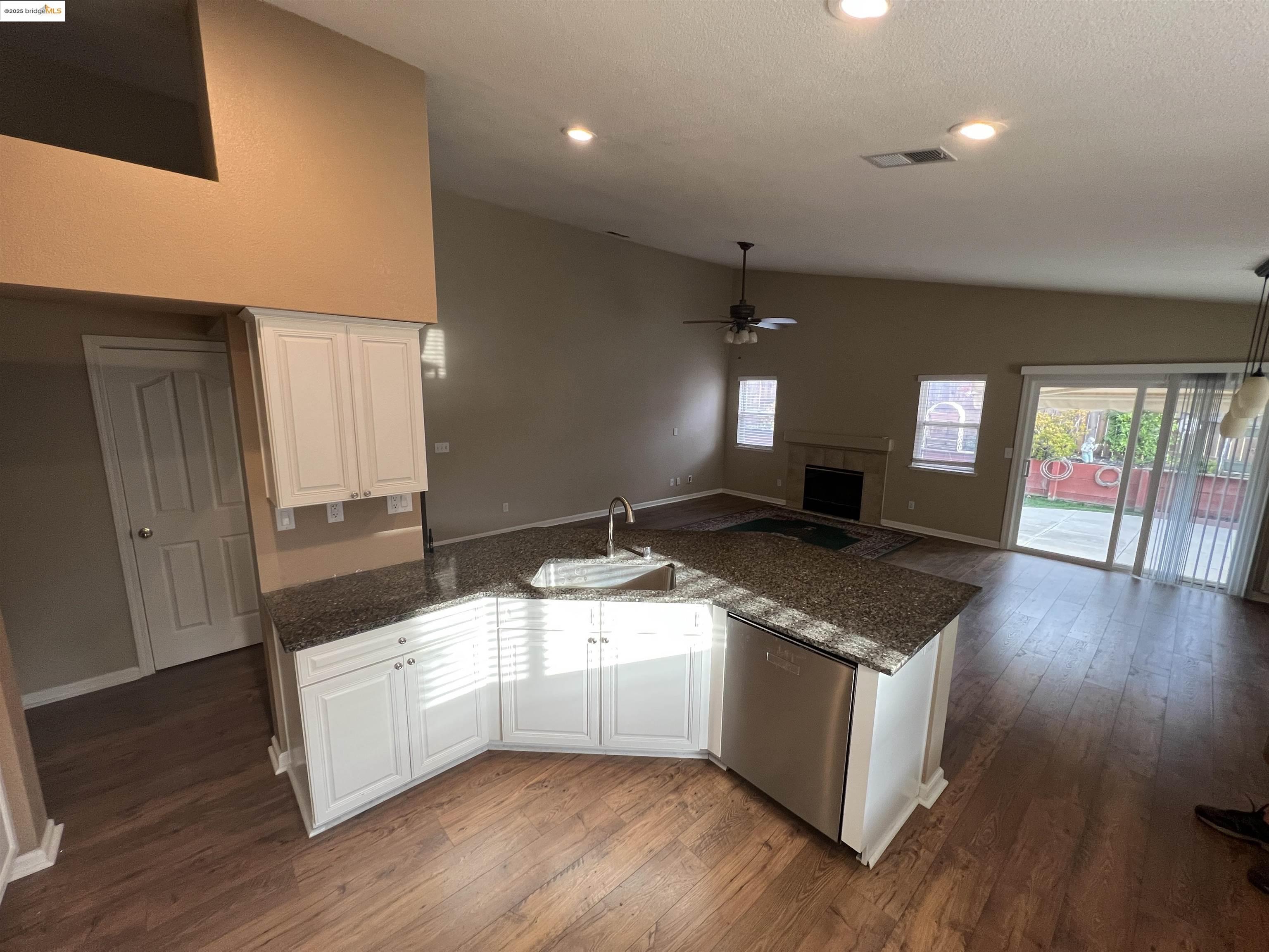 Detail Gallery Image 6 of 9 For 1511 Coventry Dr, Oakley,  CA 94561 - 4 Beds | 2 Baths