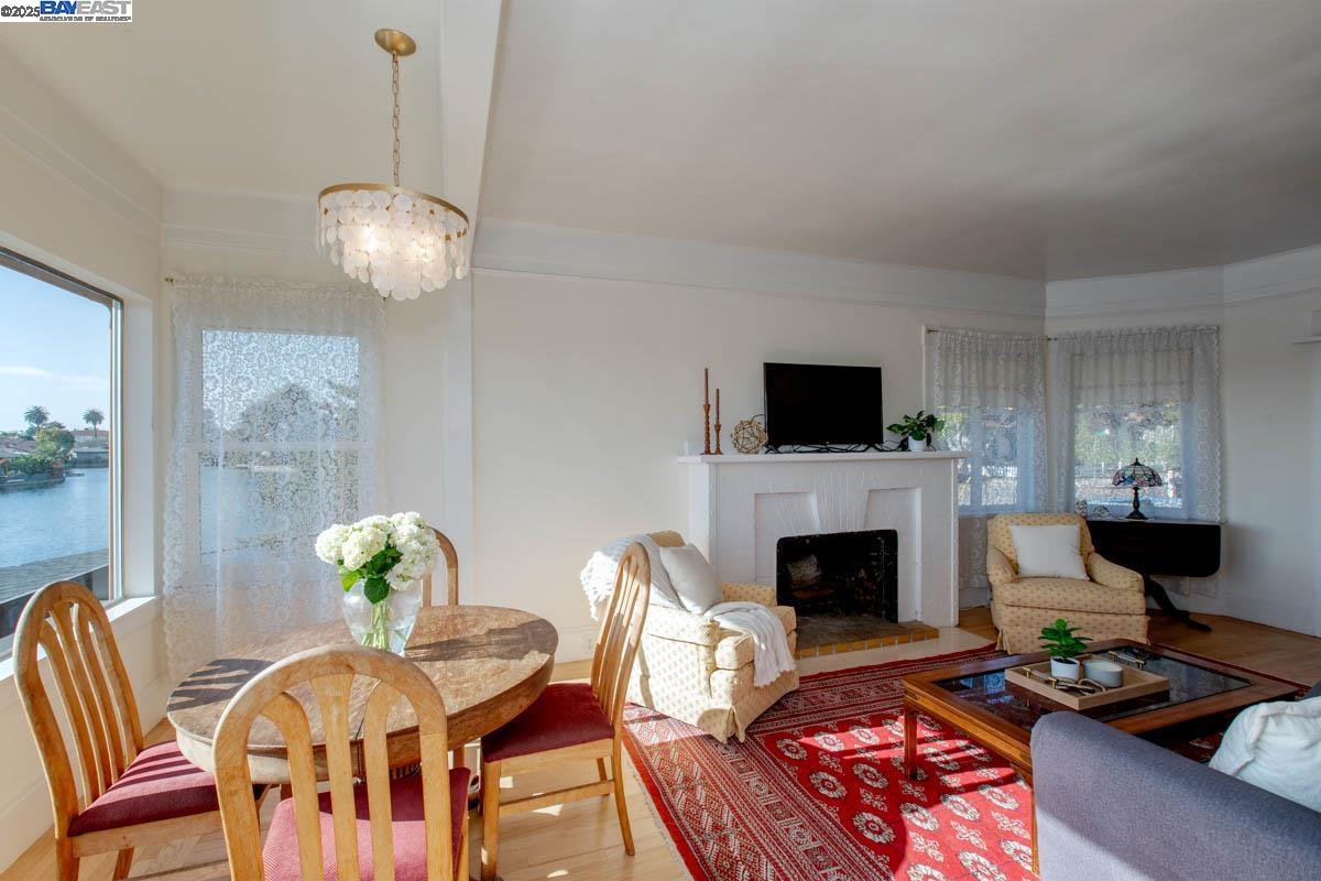 Detail Gallery Image 12 of 59 For 2000 Clinton Ave, Alameda,  CA 94501 - 4 Beds | 5 Baths