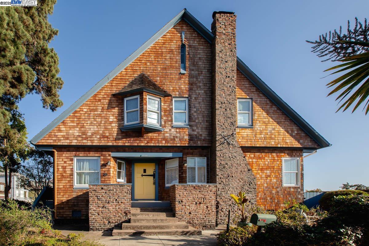 Detail Gallery Image 3 of 59 For 2000 Clinton Ave, Alameda,  CA 94501 - 4 Beds | 5 Baths