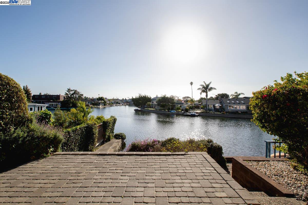 Detail Gallery Image 34 of 59 For 2000 Clinton Ave, Alameda,  CA 94501 - 4 Beds | 5 Baths