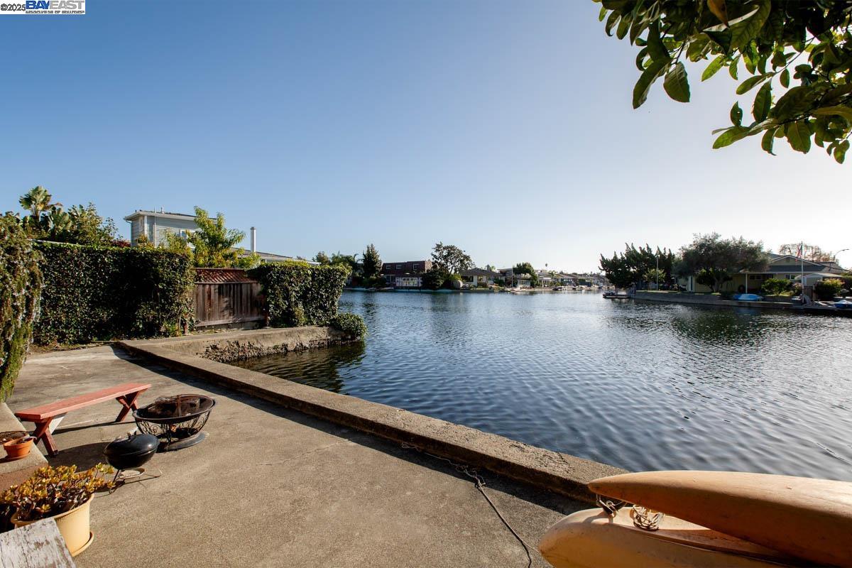 Detail Gallery Image 40 of 59 For 2000 Clinton Ave, Alameda,  CA 94501 - 4 Beds | 5 Baths