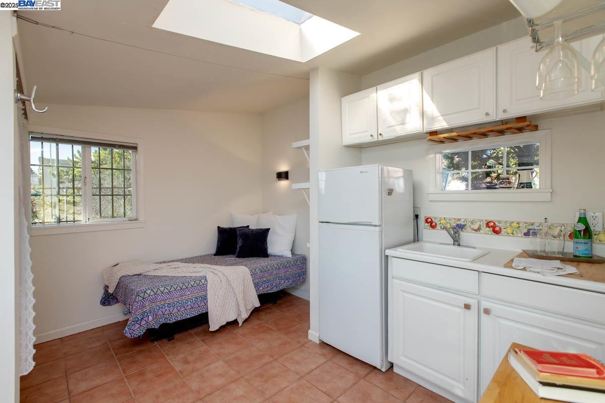 Detail Gallery Image 45 of 59 For 2000 Clinton Ave, Alameda,  CA 94501 - 4 Beds | 5 Baths