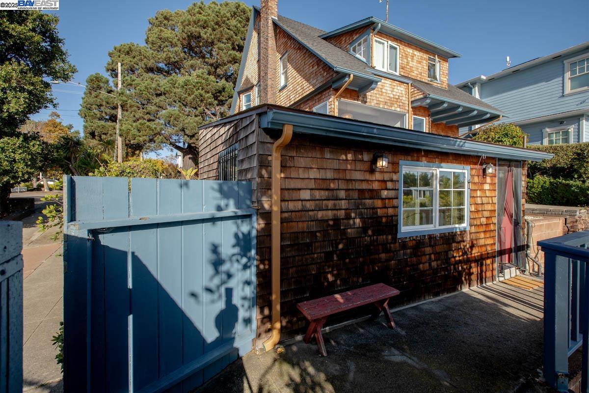 Detail Gallery Image 49 of 59 For 2000 Clinton Ave, Alameda,  CA 94501 - 4 Beds | 5 Baths