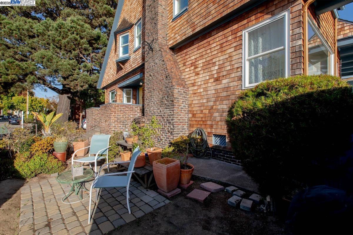 Detail Gallery Image 50 of 59 For 2000 Clinton Ave, Alameda,  CA 94501 - 4 Beds | 5 Baths