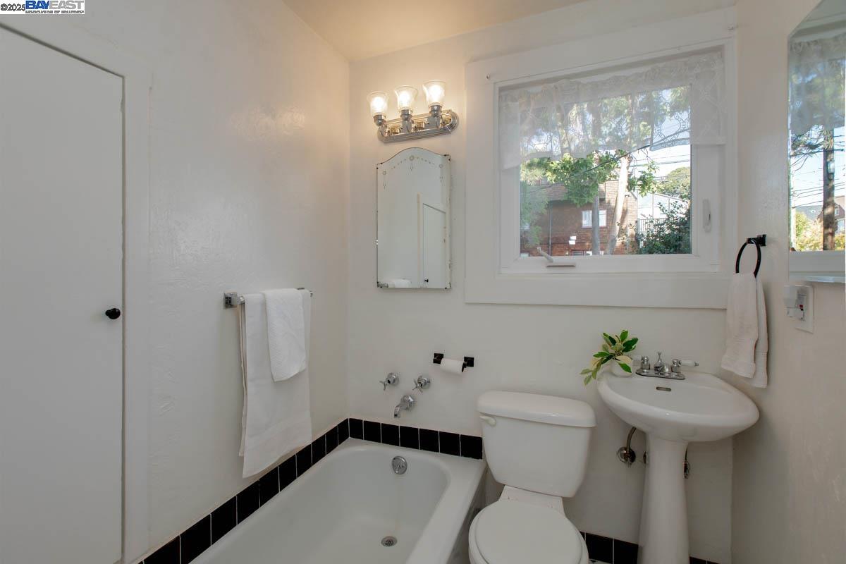 Detail Gallery Image 28 of 57 For 2000 Clinton Ave, Alameda,  CA 94501 - – Beds | – Baths
