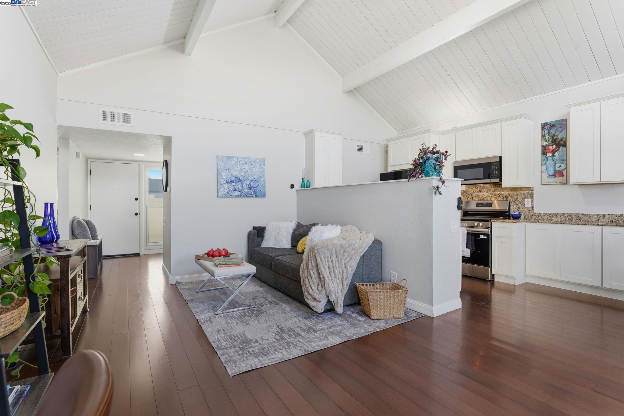 Detail Gallery Image 2 of 34 For 777 Partridge Cmn, Livermore,  CA 94551 - 2 Beds | 1/1 Baths