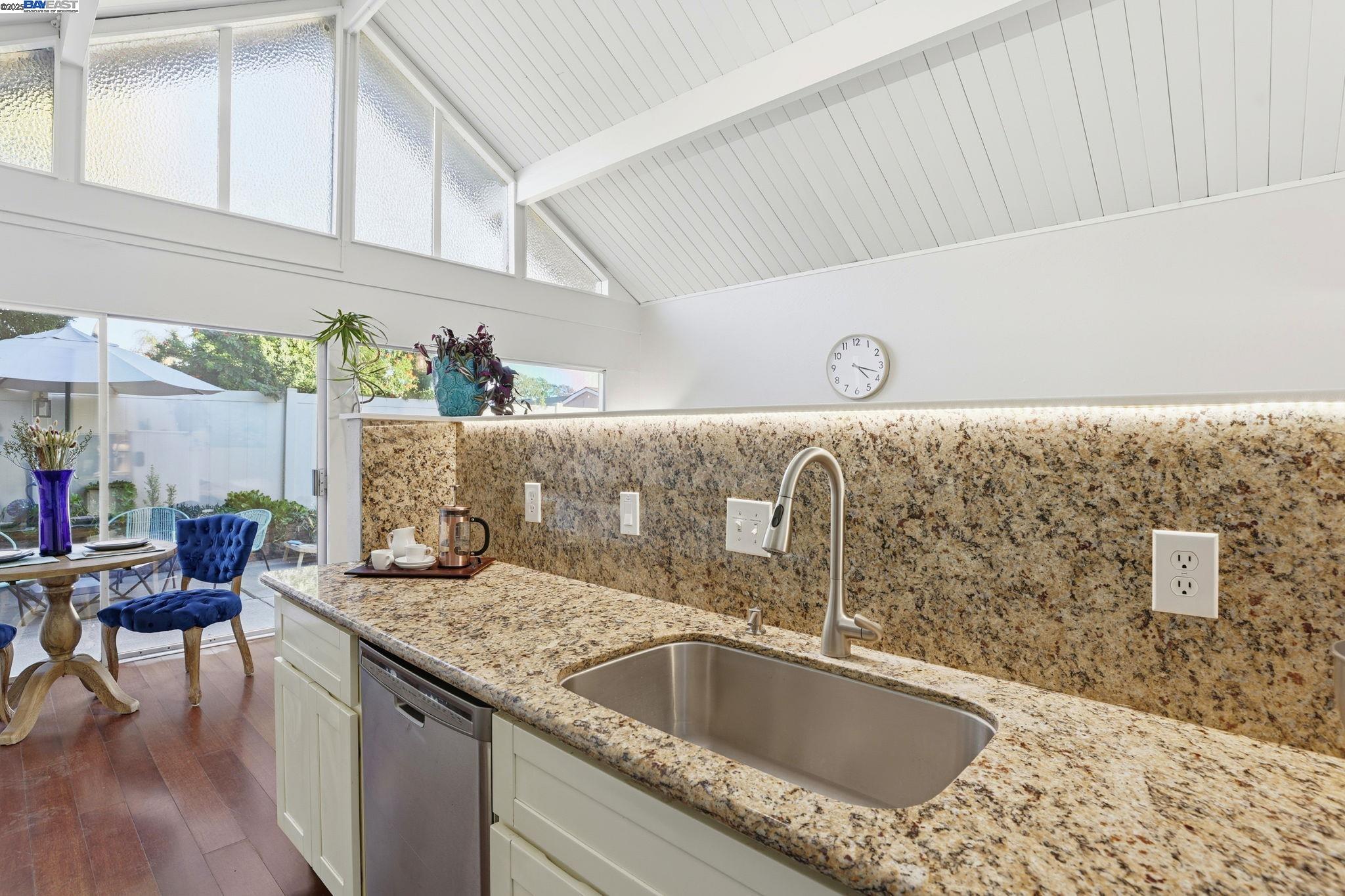 Detail Gallery Image 4 of 34 For 777 Partridge Cmn, Livermore,  CA 94551 - 2 Beds | 1/1 Baths