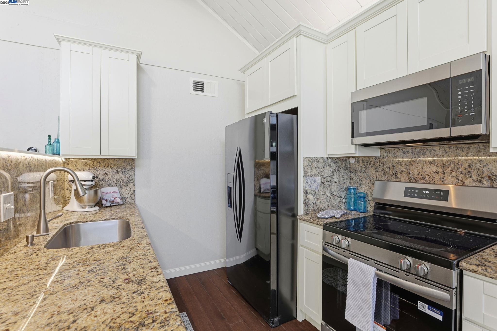 Detail Gallery Image 5 of 34 For 777 Partridge Cmn, Livermore,  CA 94551 - 2 Beds | 1/1 Baths