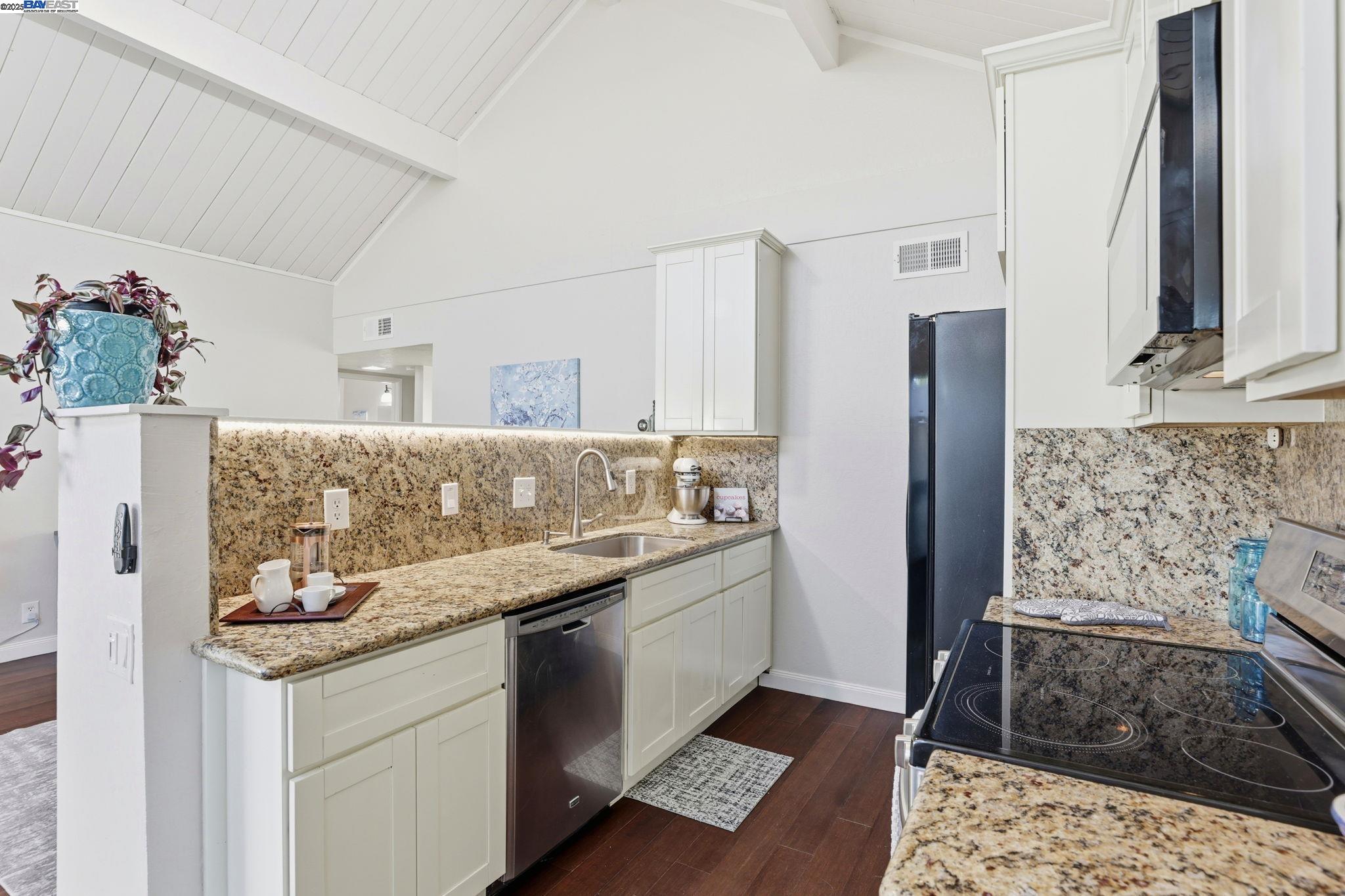 Detail Gallery Image 6 of 34 For 777 Partridge Cmn, Livermore,  CA 94551 - 2 Beds | 1/1 Baths