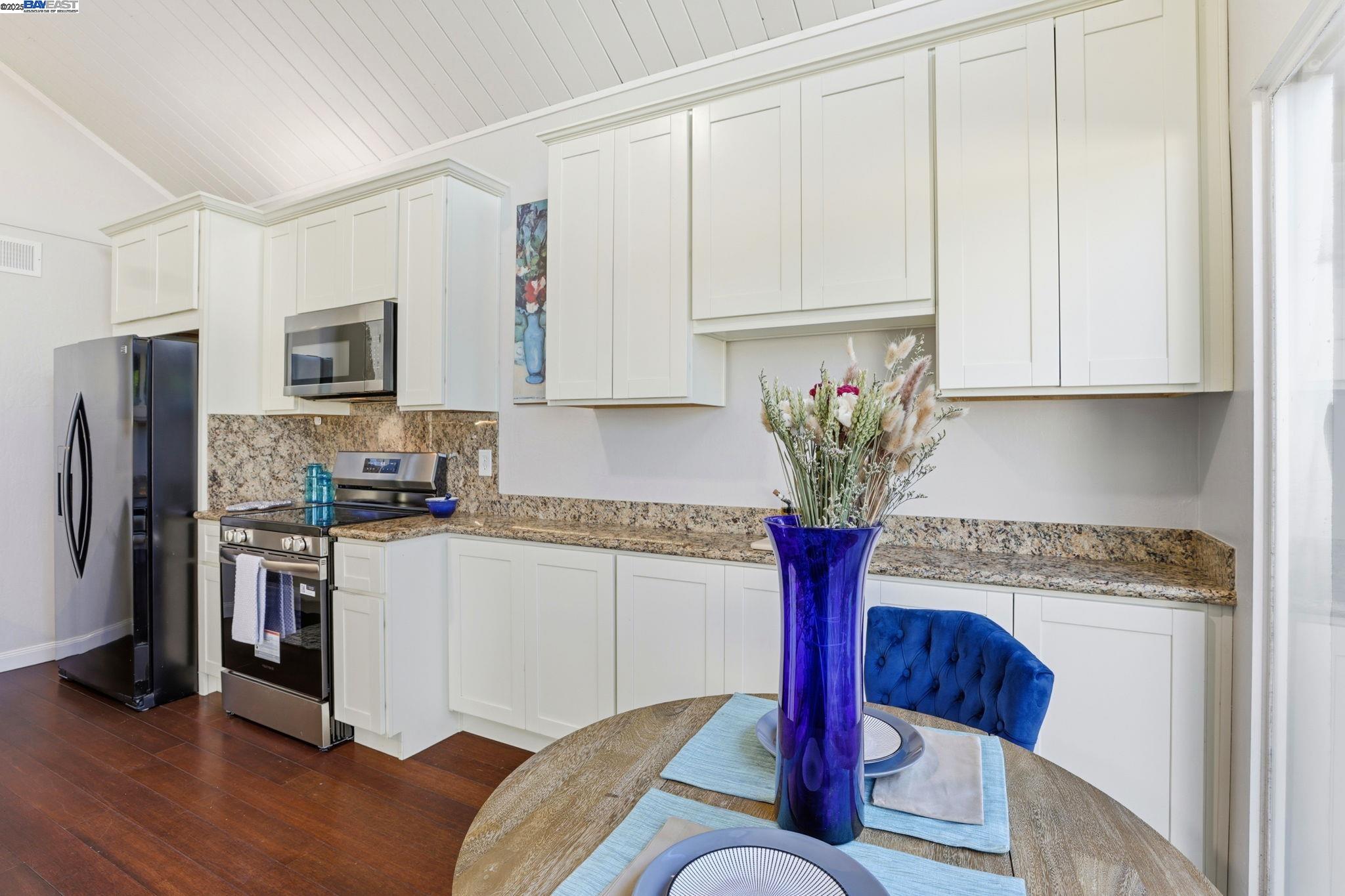 Detail Gallery Image 7 of 34 For 777 Partridge Cmn, Livermore,  CA 94551 - 2 Beds | 1/1 Baths