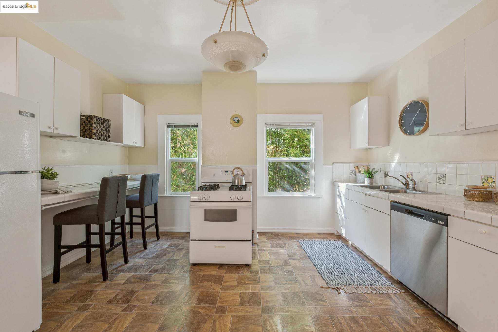 Detail Gallery Image 18 of 36 For 558 58th St, Oakland,  CA 94609 - – Beds | – Baths