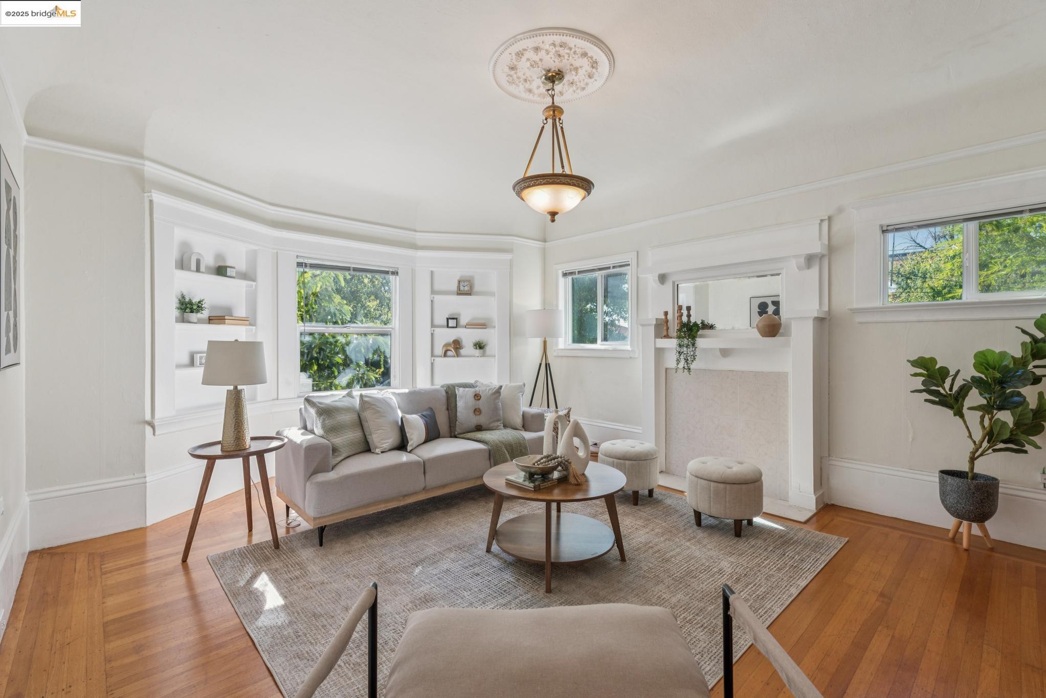 Detail Gallery Image 7 of 36 For 558 58th St, Oakland,  CA 94609 - – Beds | – Baths