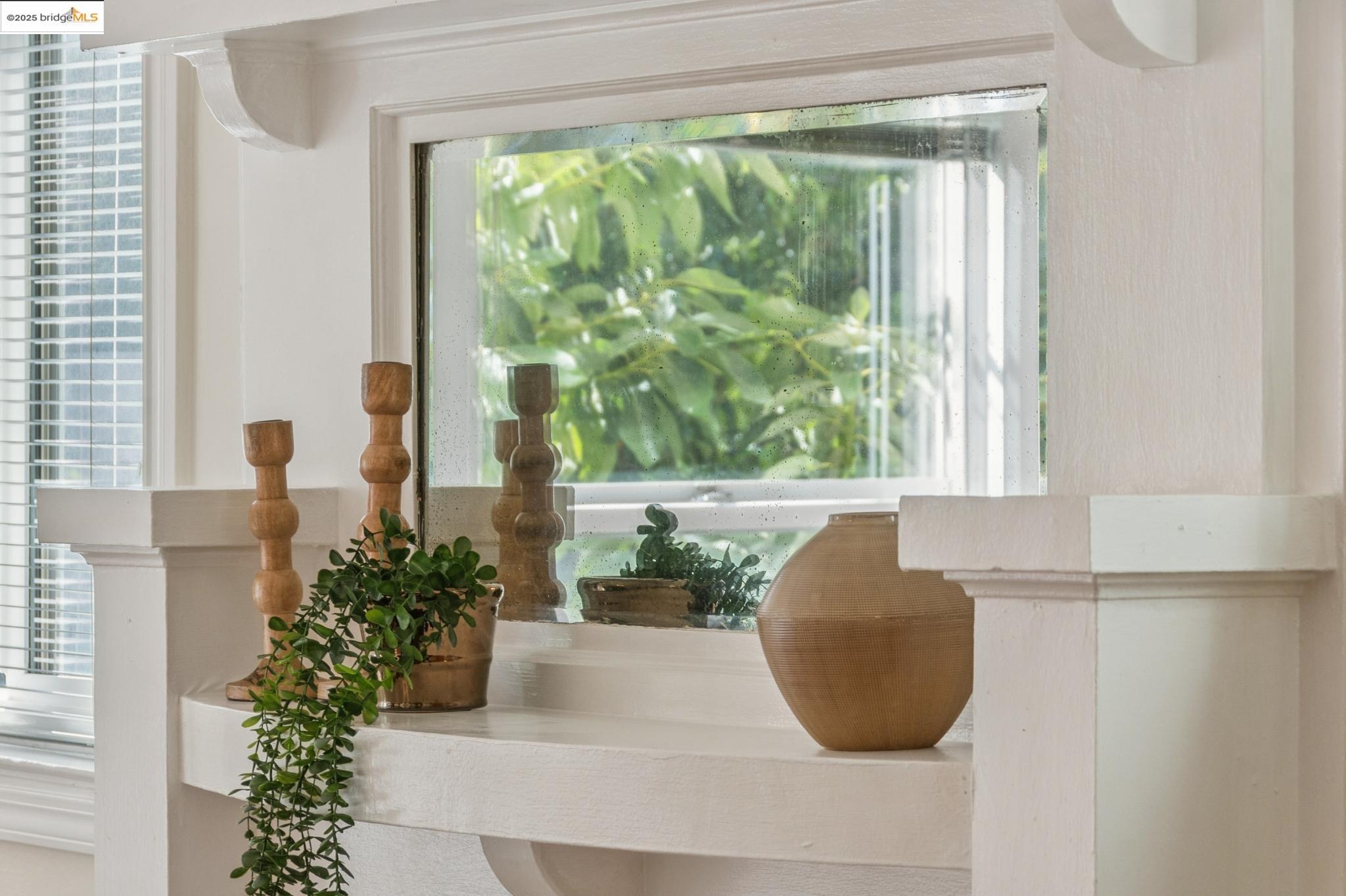 Detail Gallery Image 8 of 36 For 558 58th St, Oakland,  CA 94609 - – Beds | – Baths