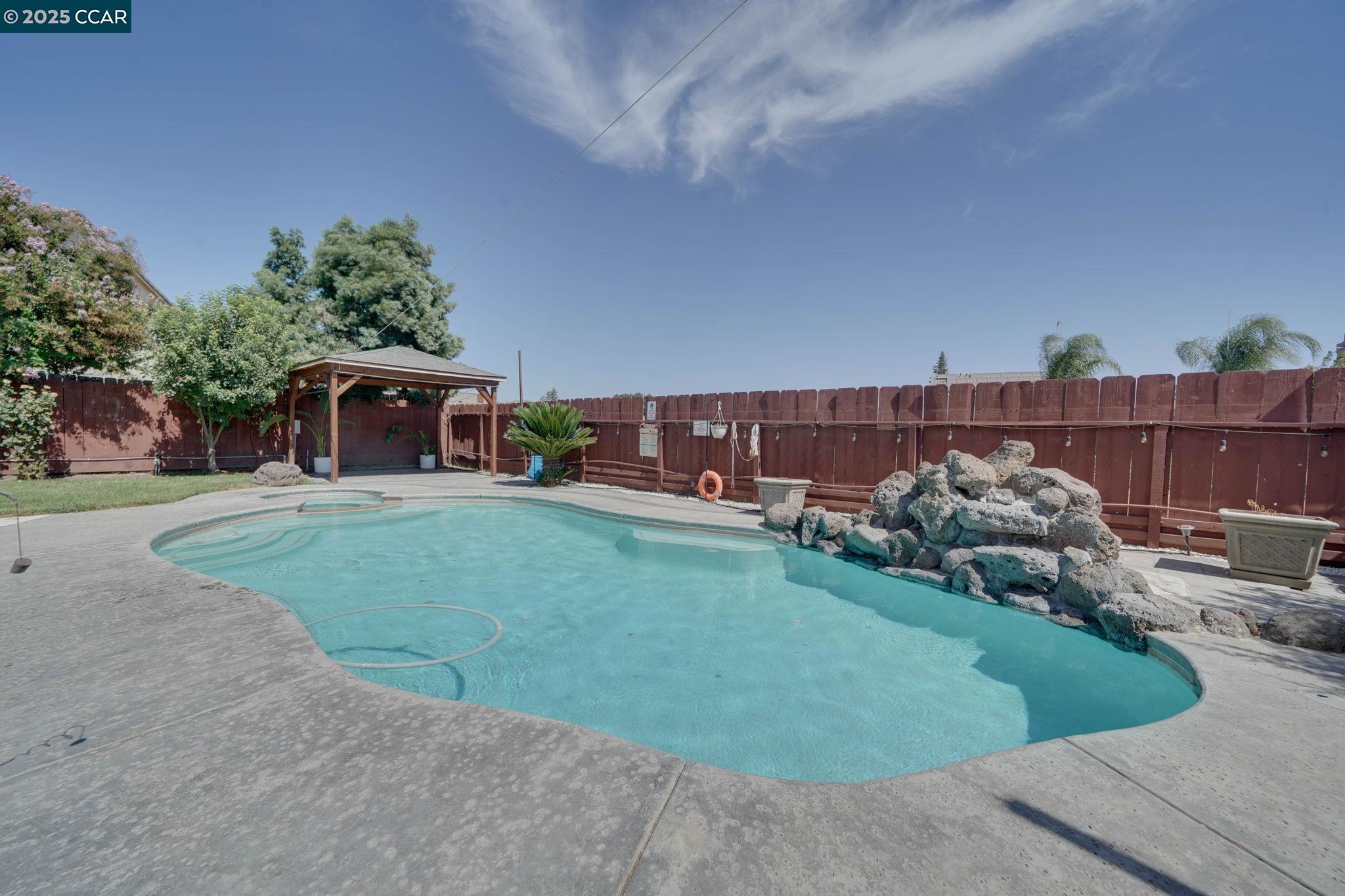 Detail Gallery Image 23 of 43 For 1210 Snow Ridge Ct, Modesto,  CA 95351 - 4 Beds | 2/1 Baths