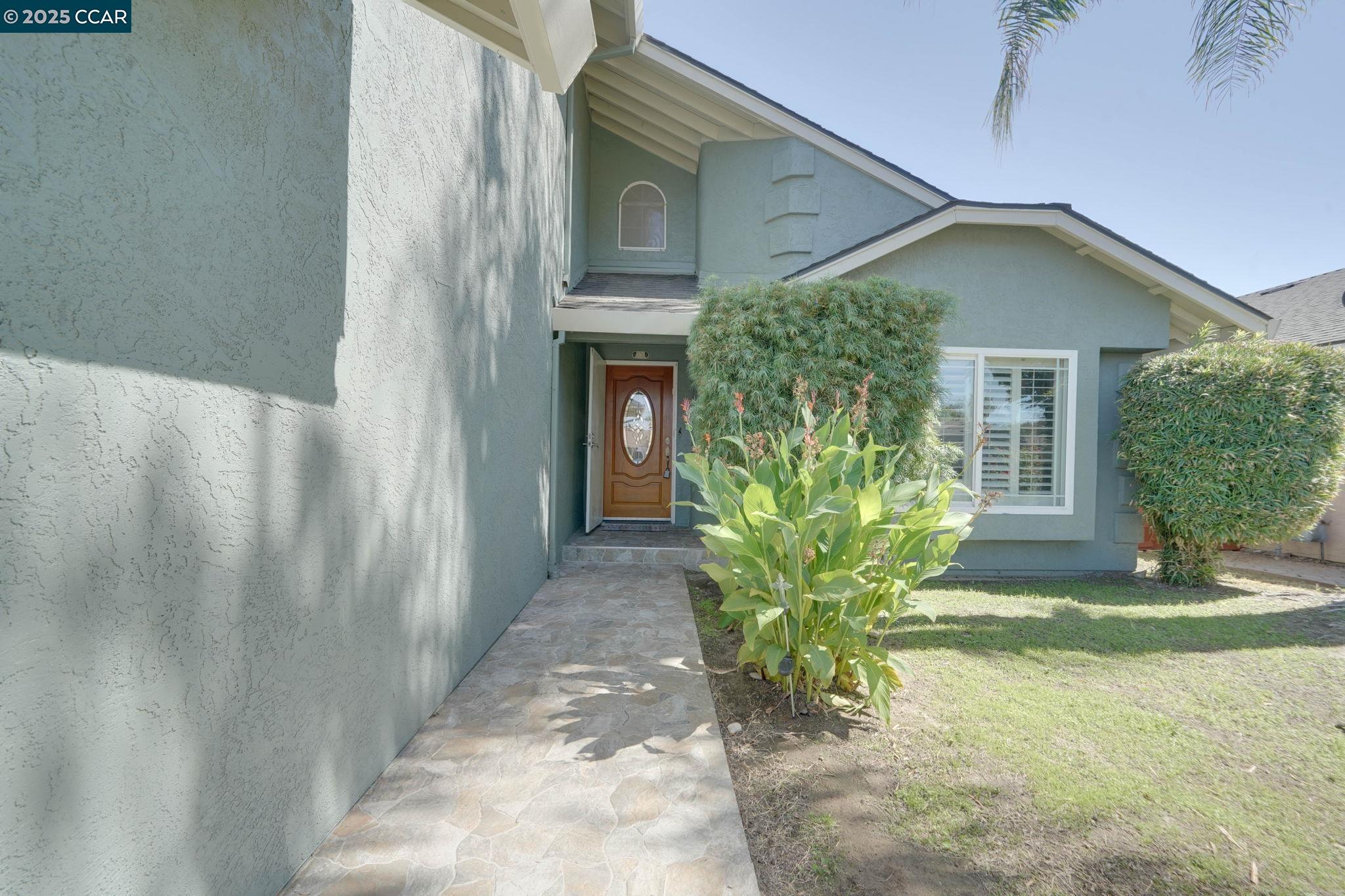 Detail Gallery Image 4 of 43 For 1210 Snow Ridge Ct, Modesto,  CA 95351 - 4 Beds | 2/1 Baths