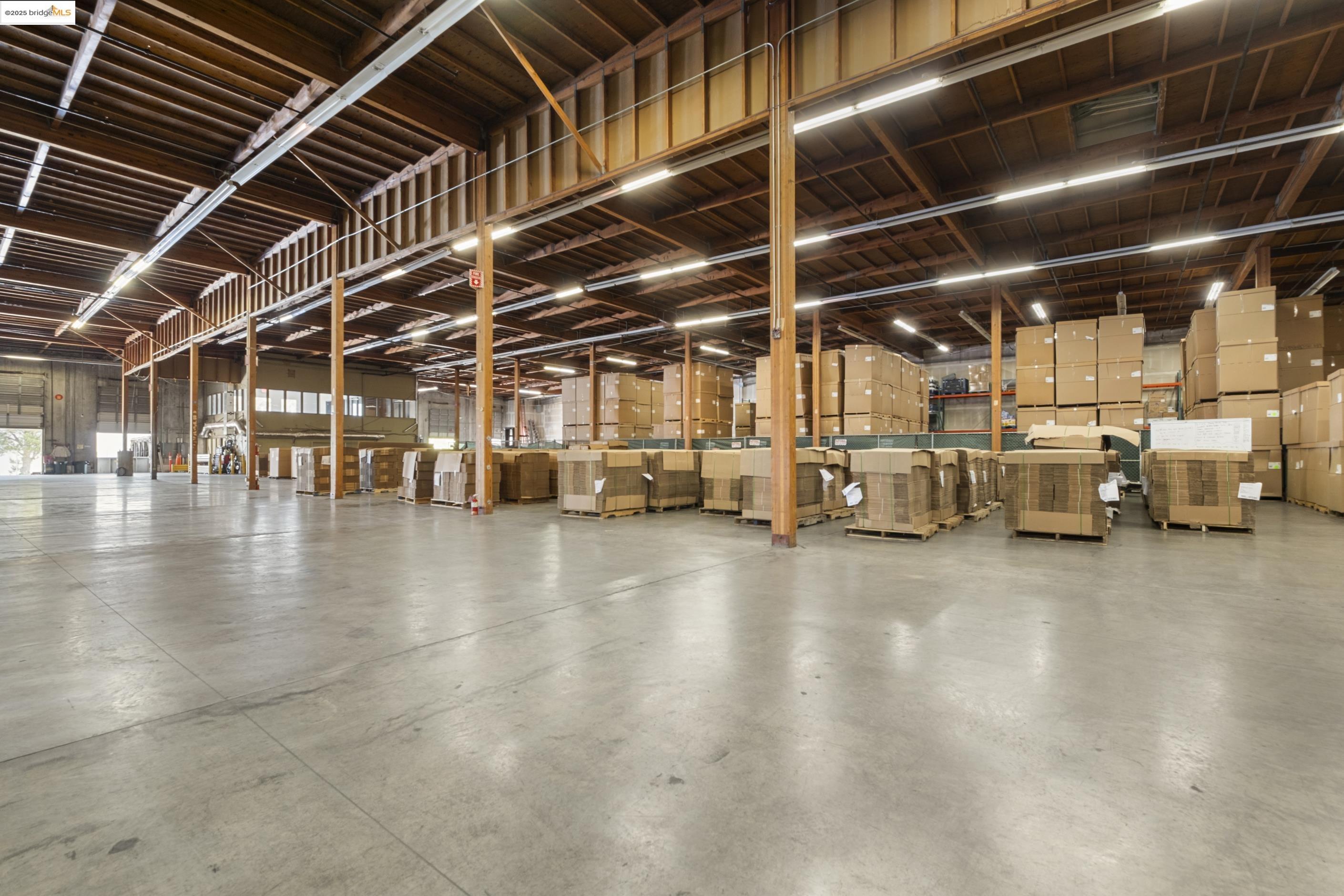 Detail Gallery Image 13 of 33 For 430 Valley Dr, Brisbane,  CA 94005 - – Beds | – Baths