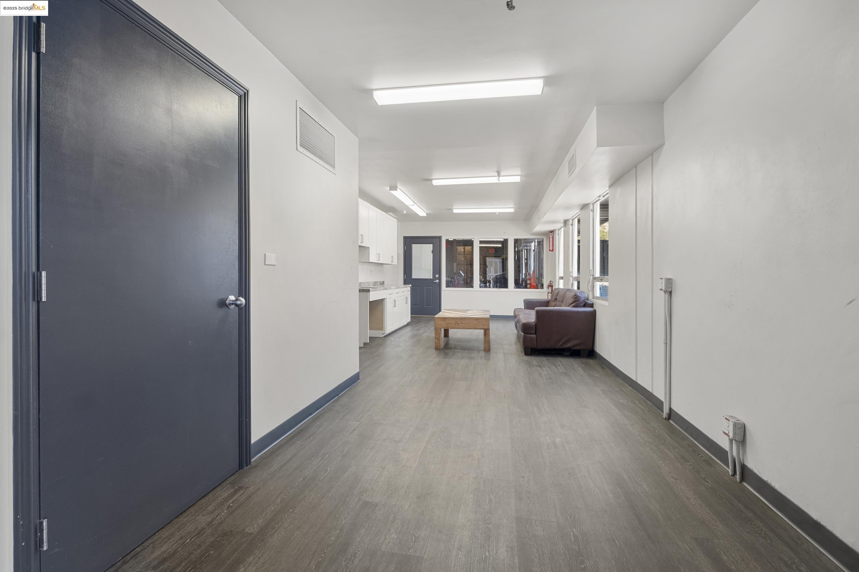 Detail Gallery Image 22 of 33 For 430 Valley Dr, Brisbane,  CA 94005 - – Beds | – Baths