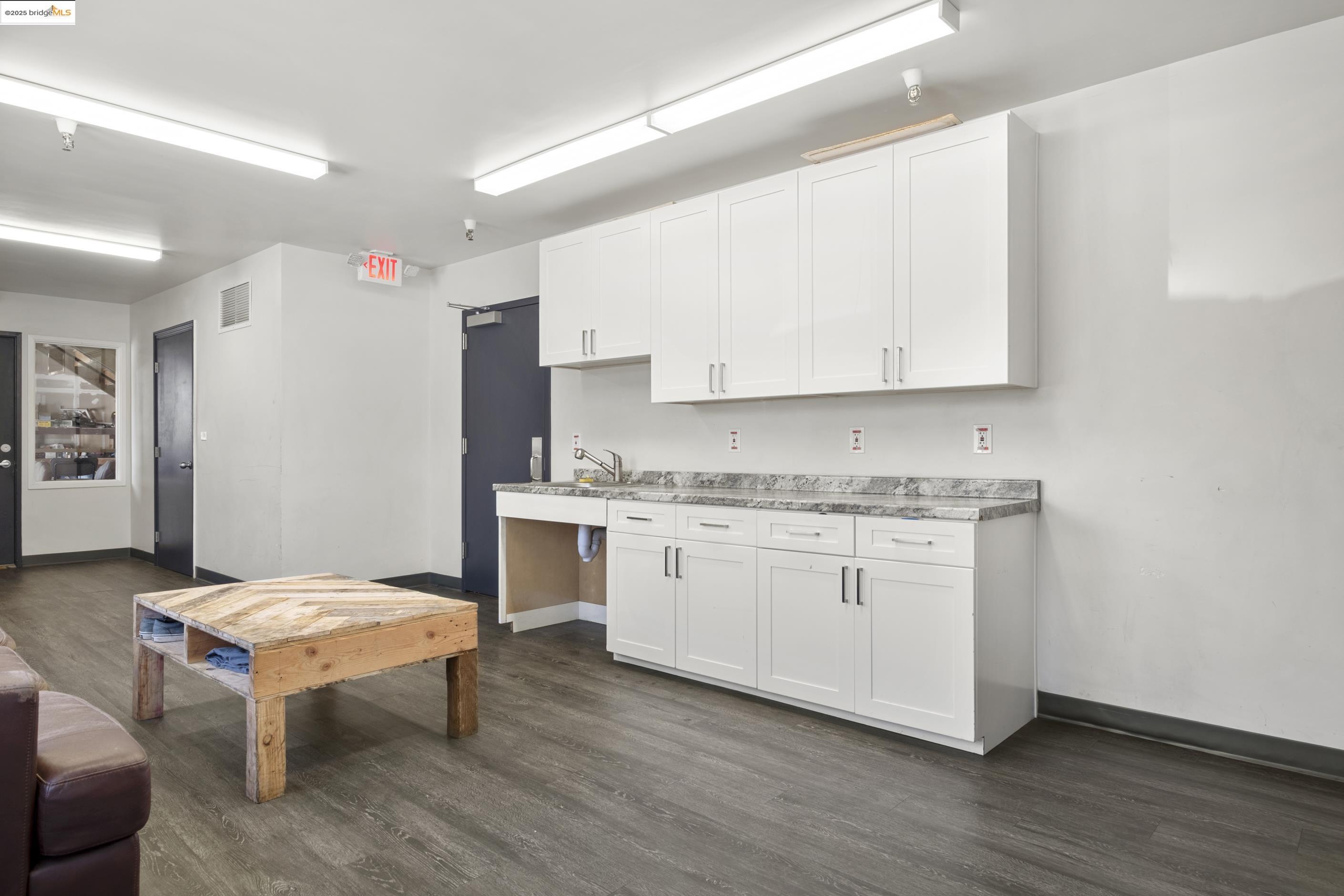 Detail Gallery Image 27 of 33 For 430 Valley Dr, Brisbane,  CA 94005 - – Beds | – Baths