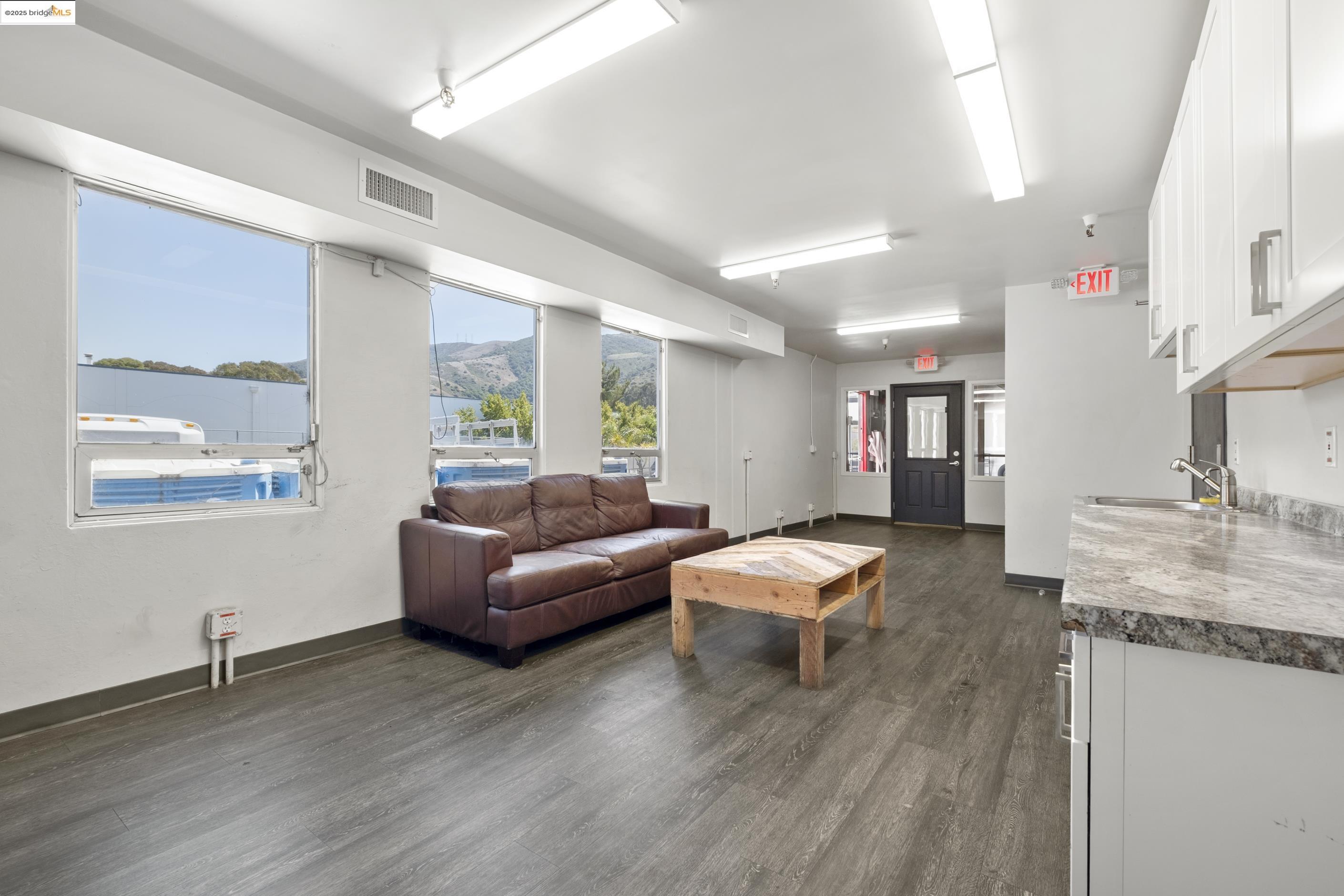 Detail Gallery Image 28 of 33 For 430 Valley Dr, Brisbane,  CA 94005 - – Beds | – Baths