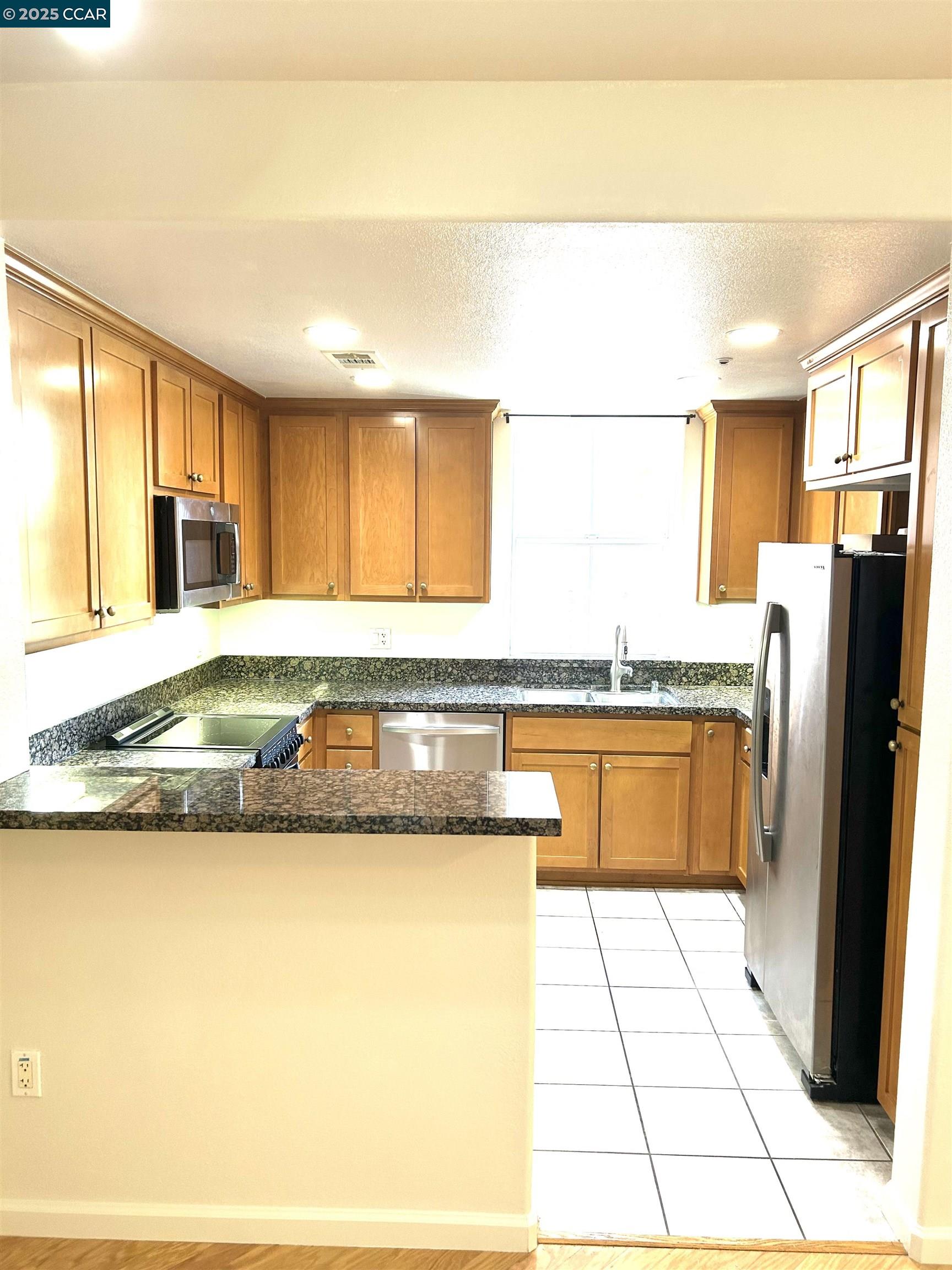 Detail Gallery Image 4 of 41 For 1310 Saddle Rack St #352,  San Jose,  CA 95126 - 3 Beds | 2 Baths