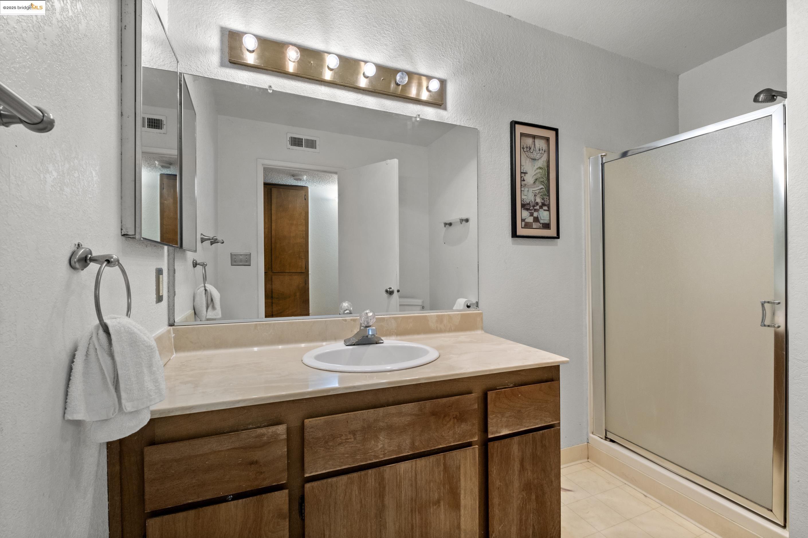 Detail Gallery Image 11 of 34 For 2121 Vale Rd #322,  San Pablo,  CA 94806 - 2 Beds | 2 Baths