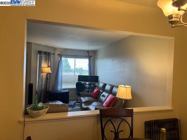 Detail Gallery Image 3 of 5 For 20917 Locust Unit E, Hayward,  CA 94541 - 2 Beds | 1/1 Baths