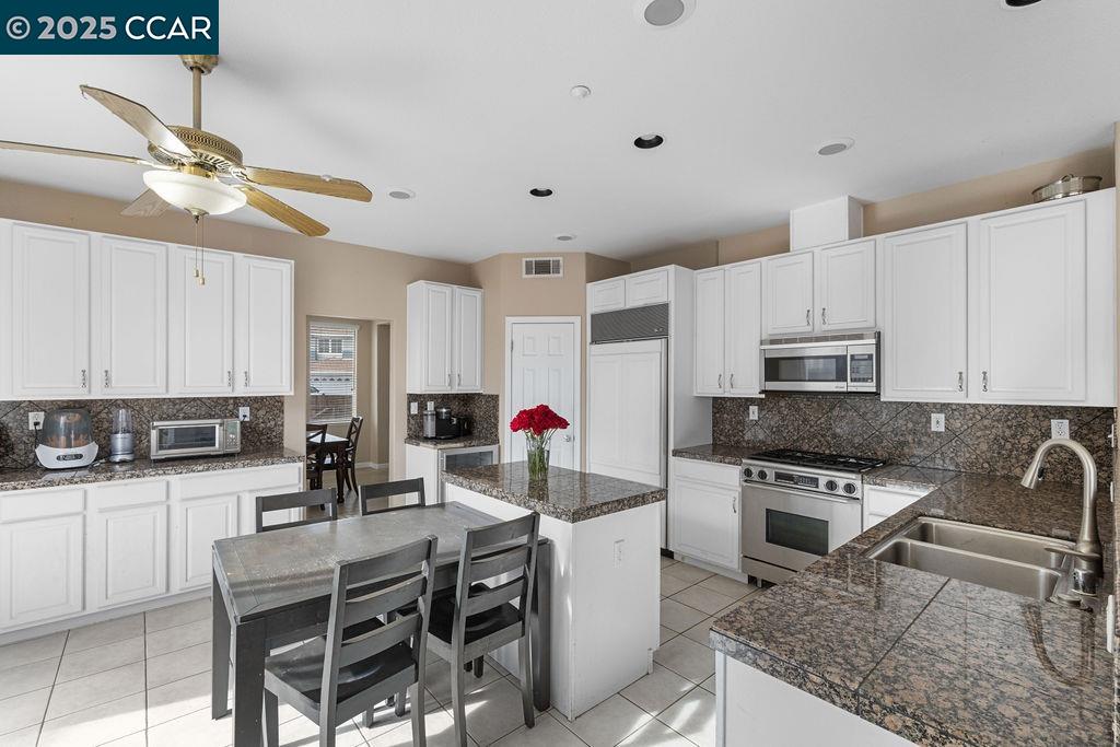 Detail Gallery Image 9 of 50 For 1316 Muscat Ct, Brentwood,  CA 94513 - 4 Beds | 3 Baths