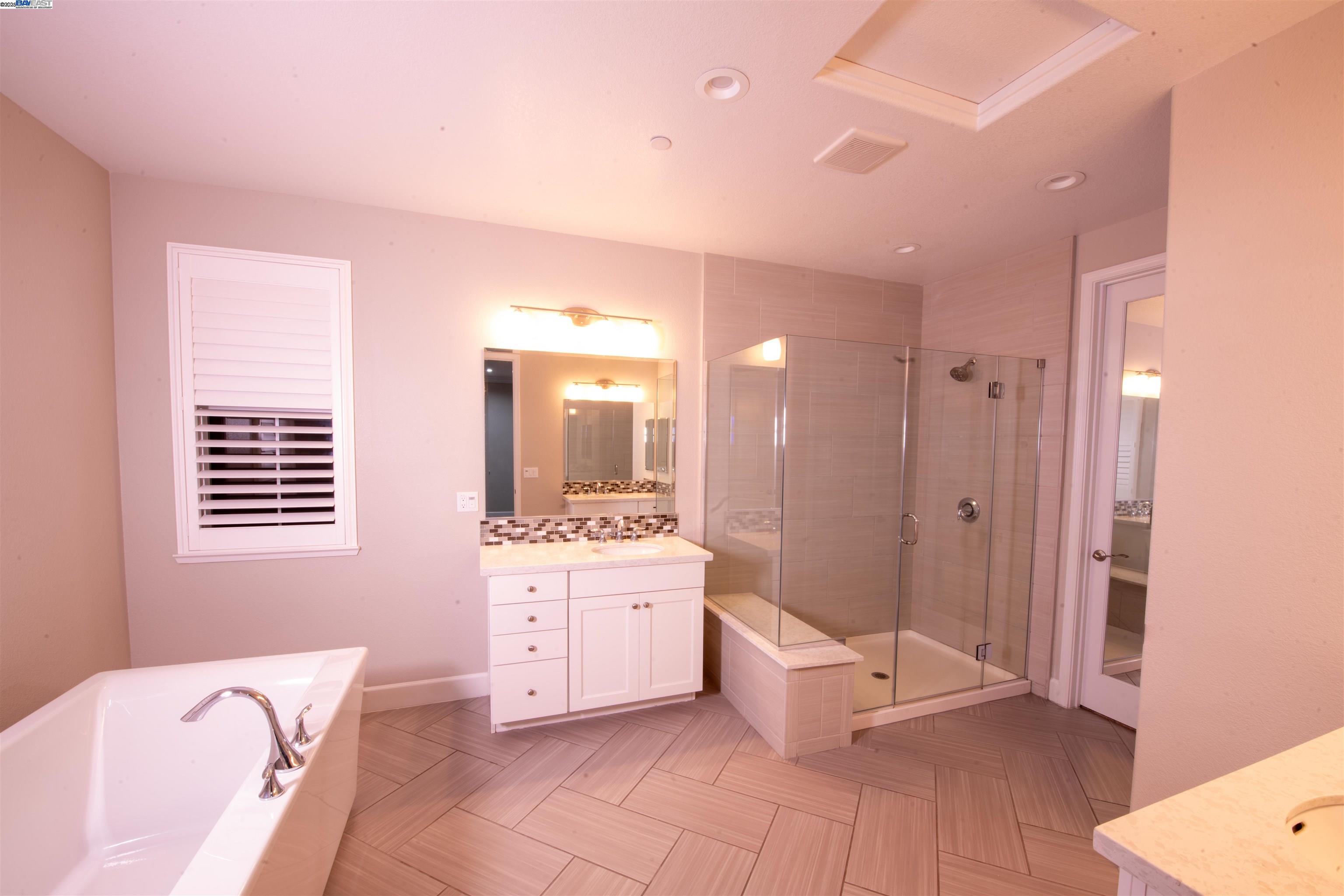 Detail Gallery Image 13 of 41 For 7212 Mount Veeder Road, Dublin,  CA 94568 - 5 Beds | 4/1 Baths