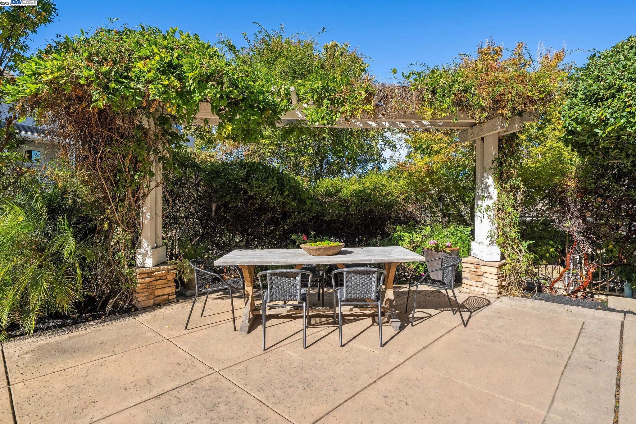 Detail Gallery Image 55 of 60 For 125 Mystic Pl, Alamo,  CA 94507 - 5 Beds | 4/1 Baths