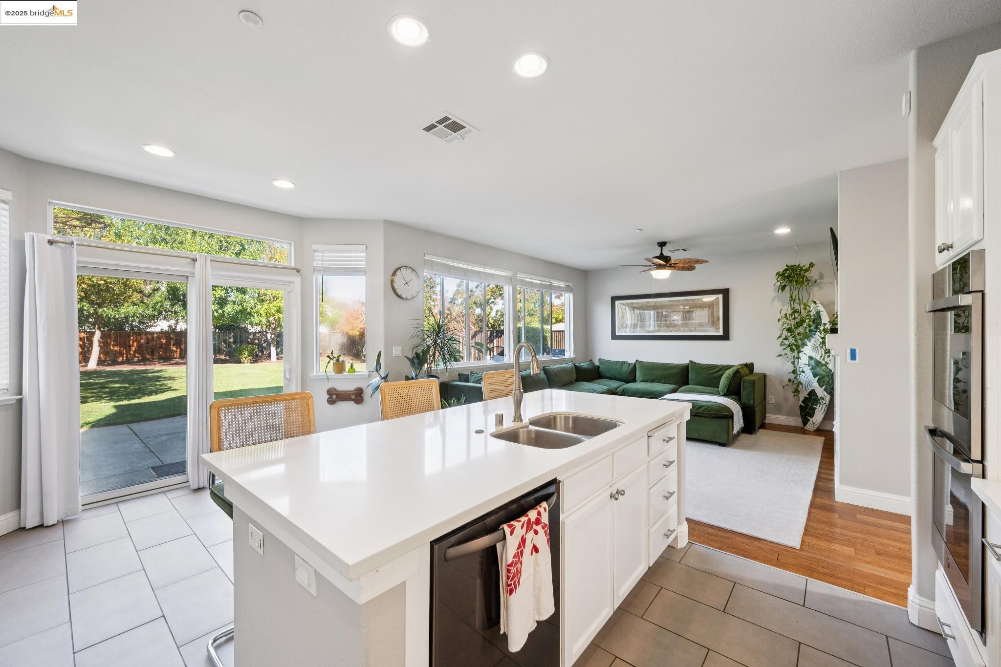 Detail Gallery Image 24 of 53 For 568 Cattail Ct, American Canyon,  CA 94503 - 5 Beds | 3 Baths