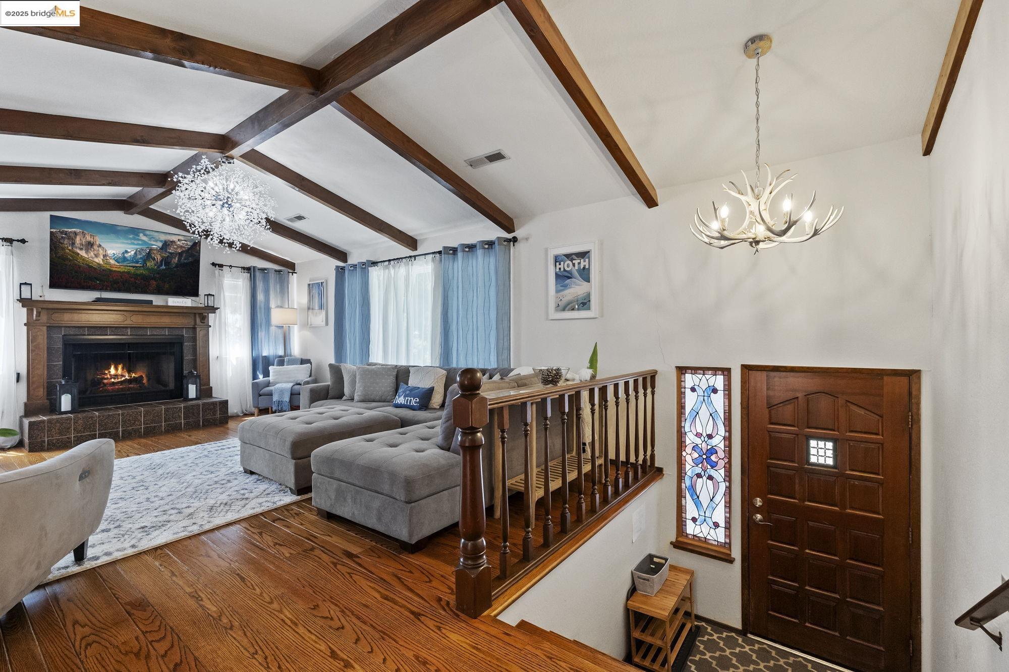 Detail Gallery Image 4 of 44 For 24725 Prospector Dr, Mi Wuk Village,  CA 95346 - 4 Beds | 3 Baths