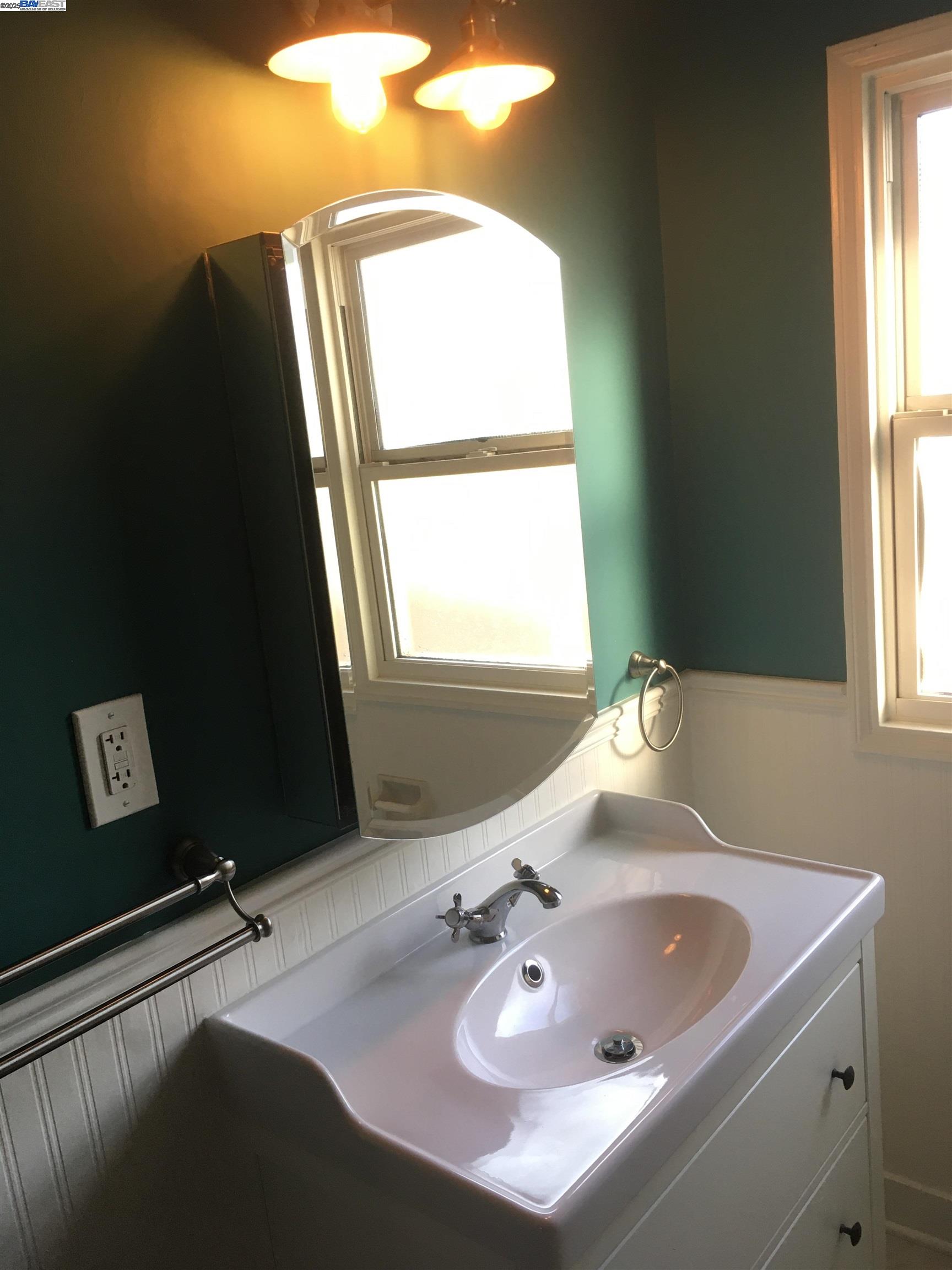 Detail Gallery Image 12 of 24 For 500 Fortuna Ave, San Leandro,  CA 94577 - 2 Beds | 1 Baths