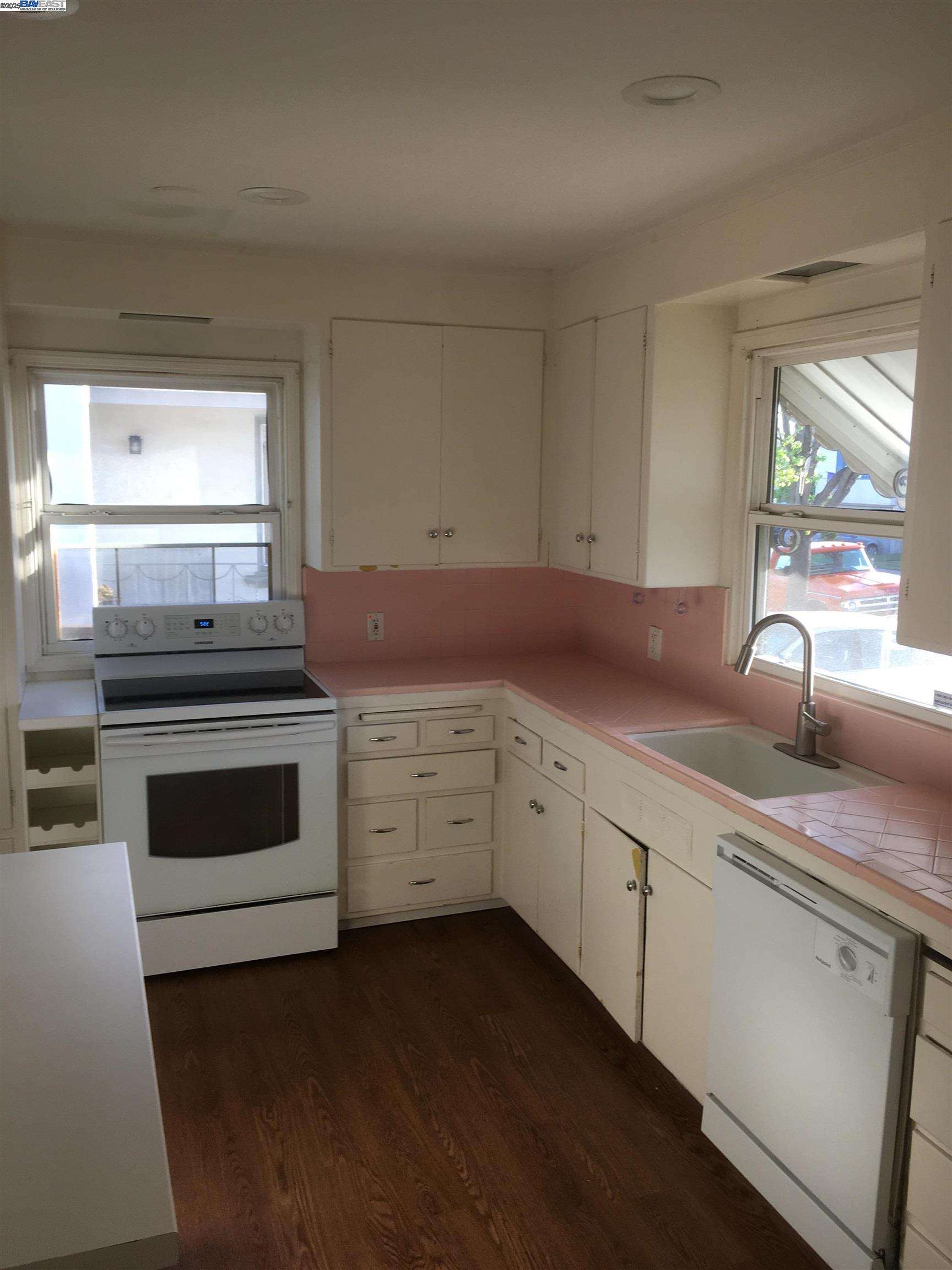 Detail Gallery Image 7 of 24 For 500 Fortuna Ave, San Leandro,  CA 94577 - 2 Beds | 1 Baths