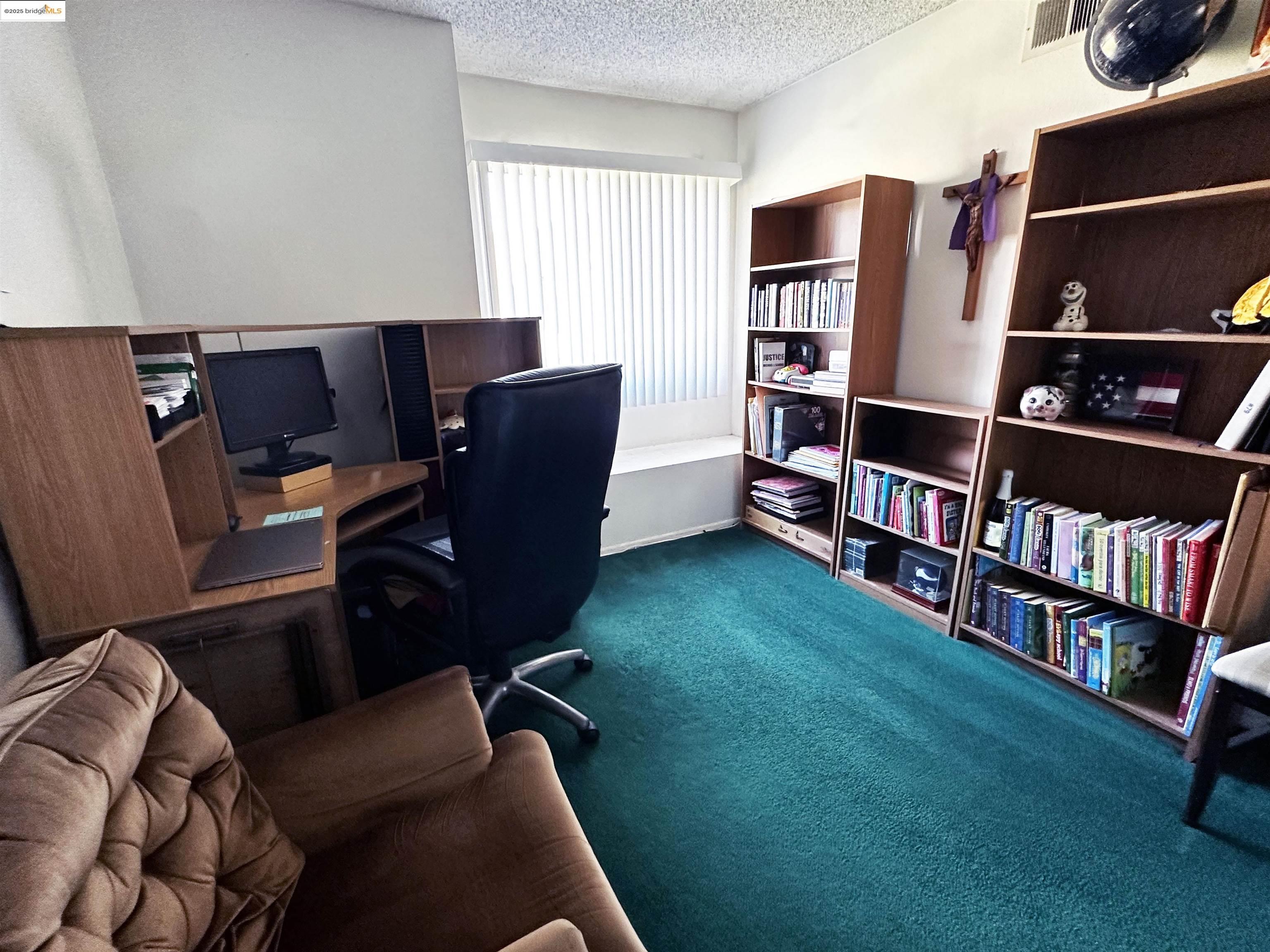 Detail Gallery Image 9 of 18 For 13305 Meyer Rd #B,  Whittier,  CA 90605 - 3 Beds | 3 Baths