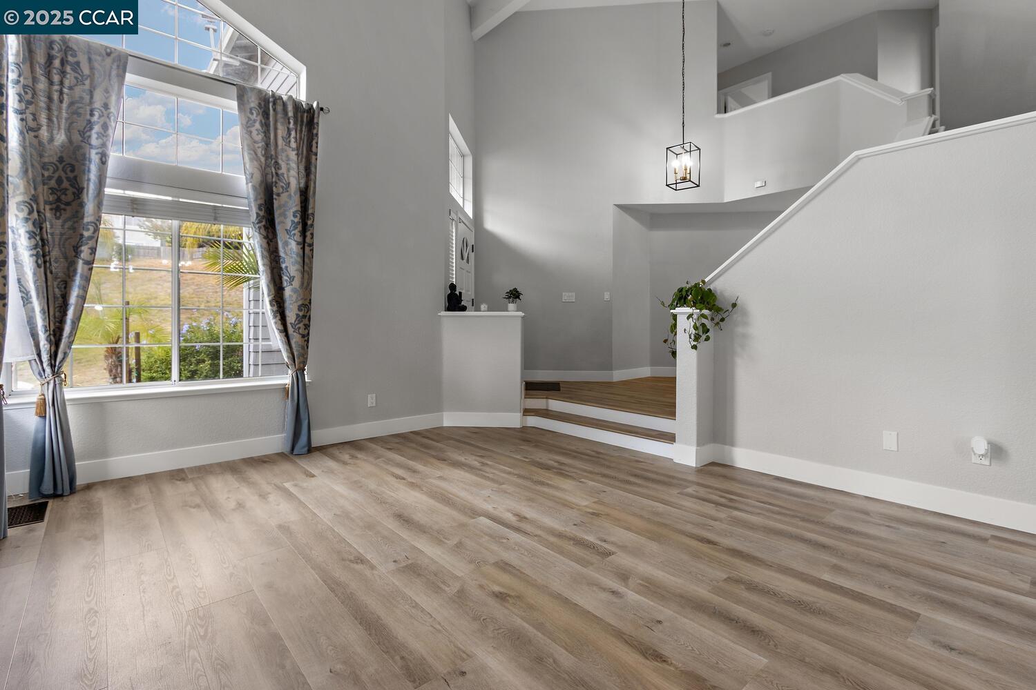 Detail Gallery Image 11 of 42 For 3127 Cherry Valley Cir, Fairfield,  CA 94534 - 4 Beds | 2/1 Baths