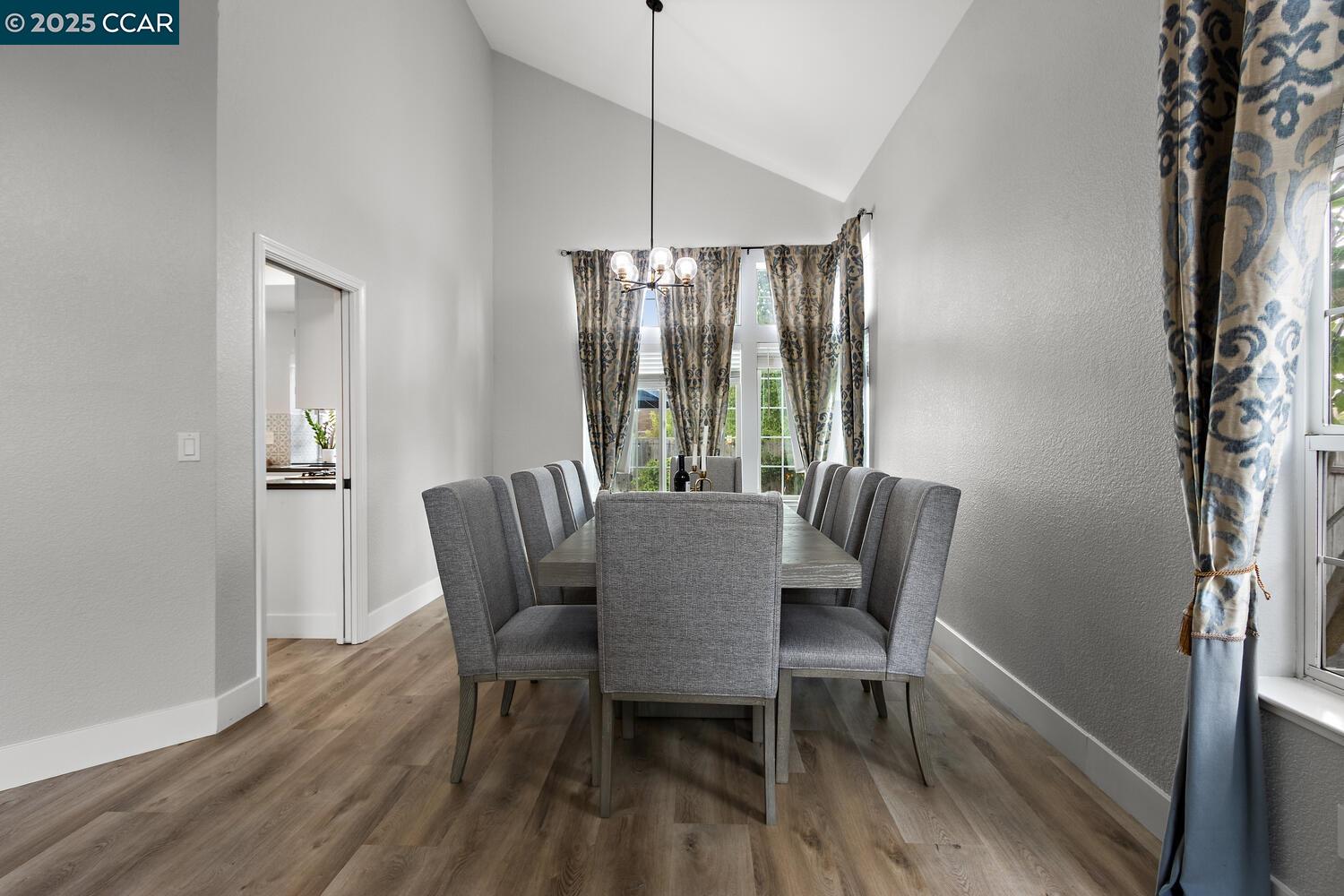 Detail Gallery Image 13 of 42 For 3127 Cherry Valley Cir, Fairfield,  CA 94534 - 4 Beds | 2/1 Baths