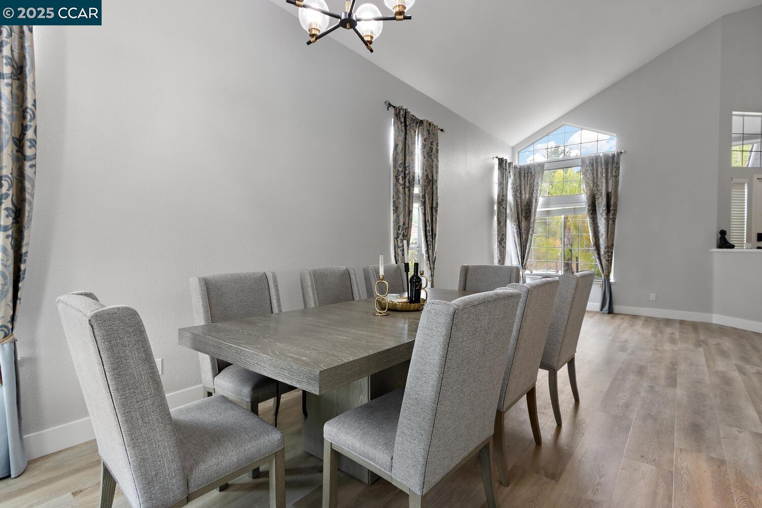 Detail Gallery Image 14 of 42 For 3127 Cherry Valley Cir, Fairfield,  CA 94534 - 4 Beds | 2/1 Baths