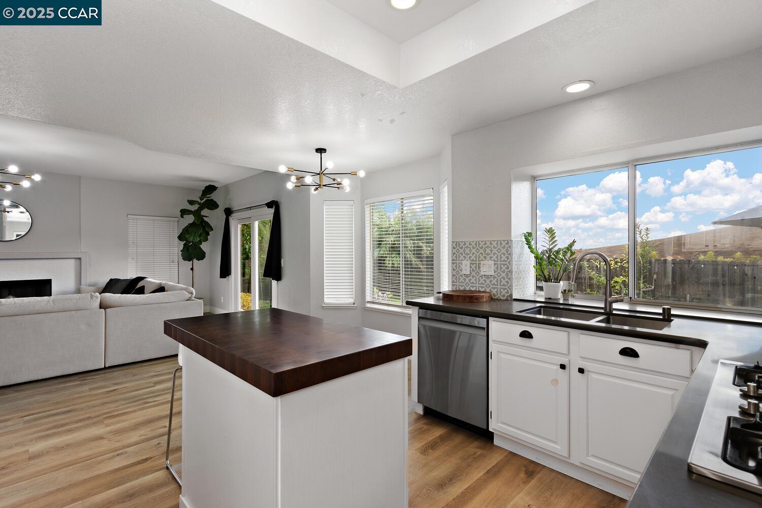 Detail Gallery Image 18 of 42 For 3127 Cherry Valley Cir, Fairfield,  CA 94534 - 4 Beds | 2/1 Baths