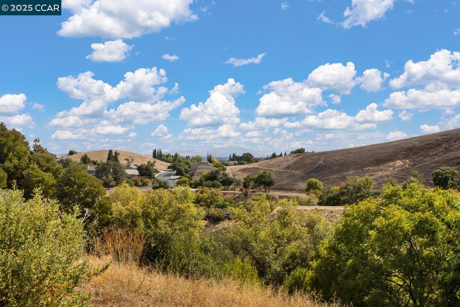 Detail Gallery Image 7 of 42 For 3127 Cherry Valley Cir, Fairfield,  CA 94534 - 4 Beds | 2/1 Baths