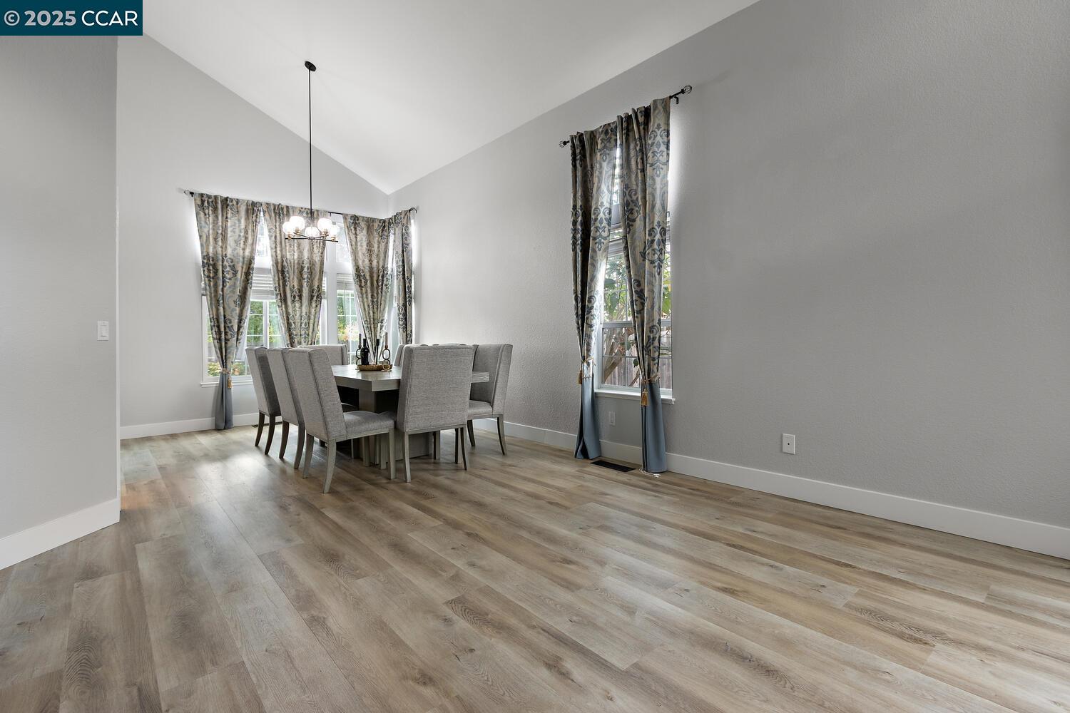 Detail Gallery Image 9 of 42 For 3127 Cherry Valley Cir, Fairfield,  CA 94534 - 4 Beds | 2/1 Baths