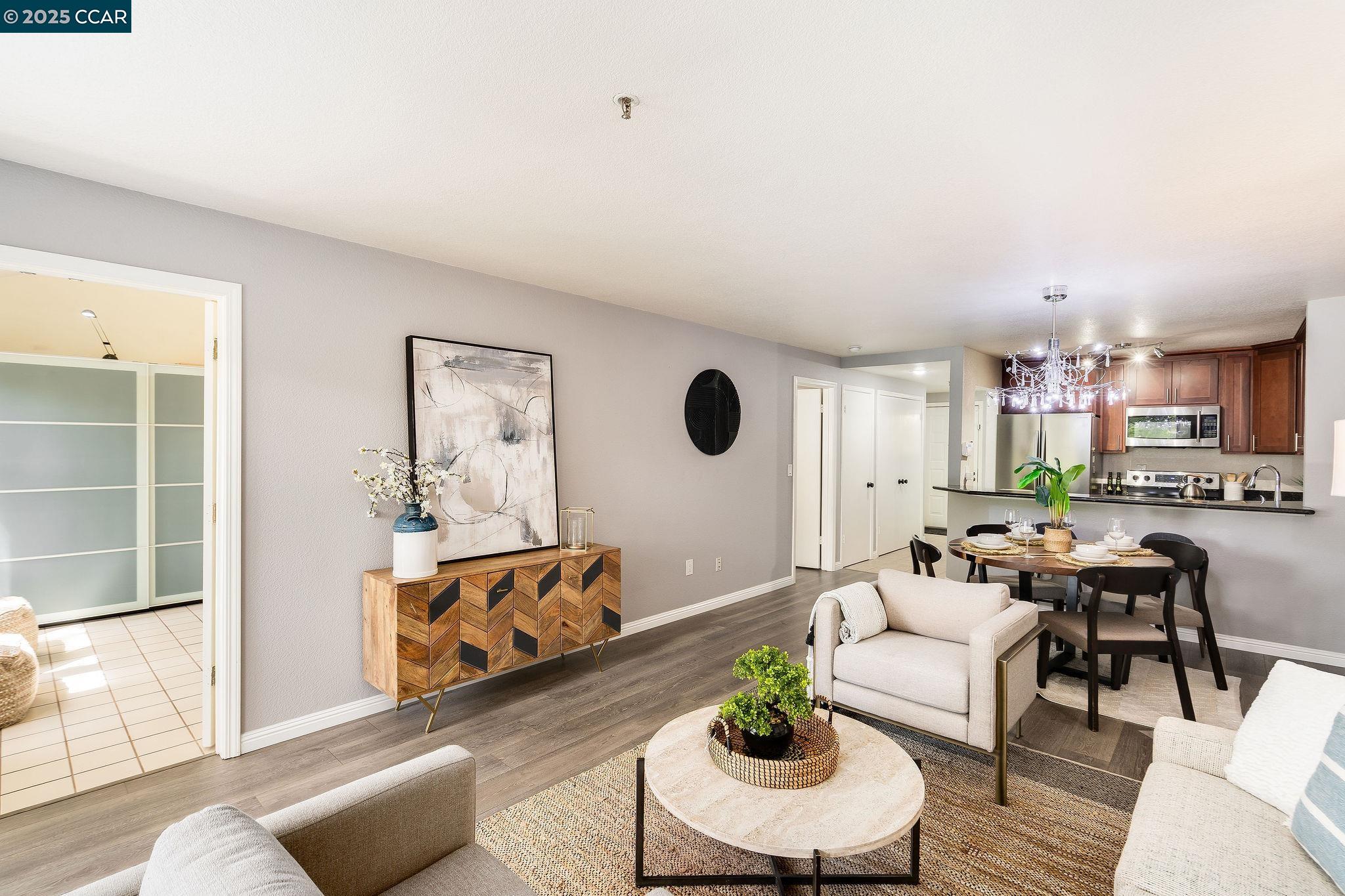 Detail Gallery Image 2 of 27 For 1722 S Villa Way, Walnut Creek,  CA 94595 - 2 Beds | 1/1 Baths