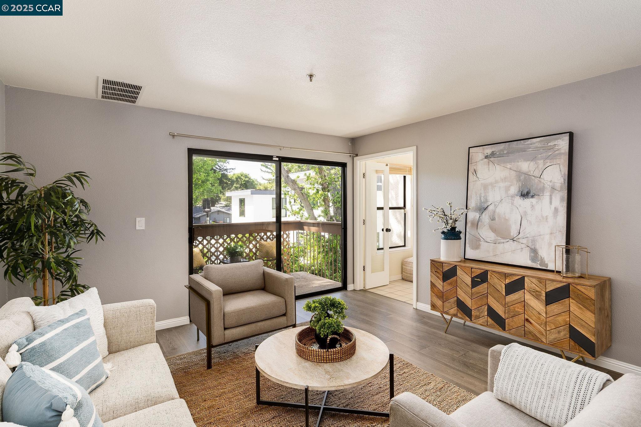 Detail Gallery Image 3 of 27 For 1722 S Villa Way, Walnut Creek,  CA 94595 - 2 Beds | 1/1 Baths