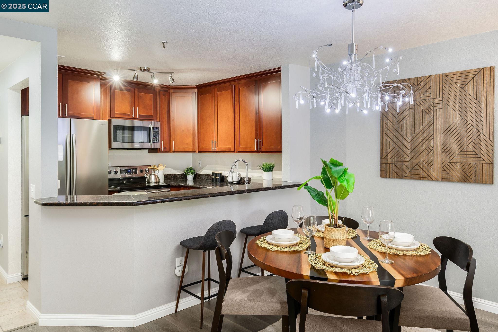 Detail Gallery Image 4 of 27 For 1722 S Villa Way, Walnut Creek,  CA 94595 - 2 Beds | 1/1 Baths